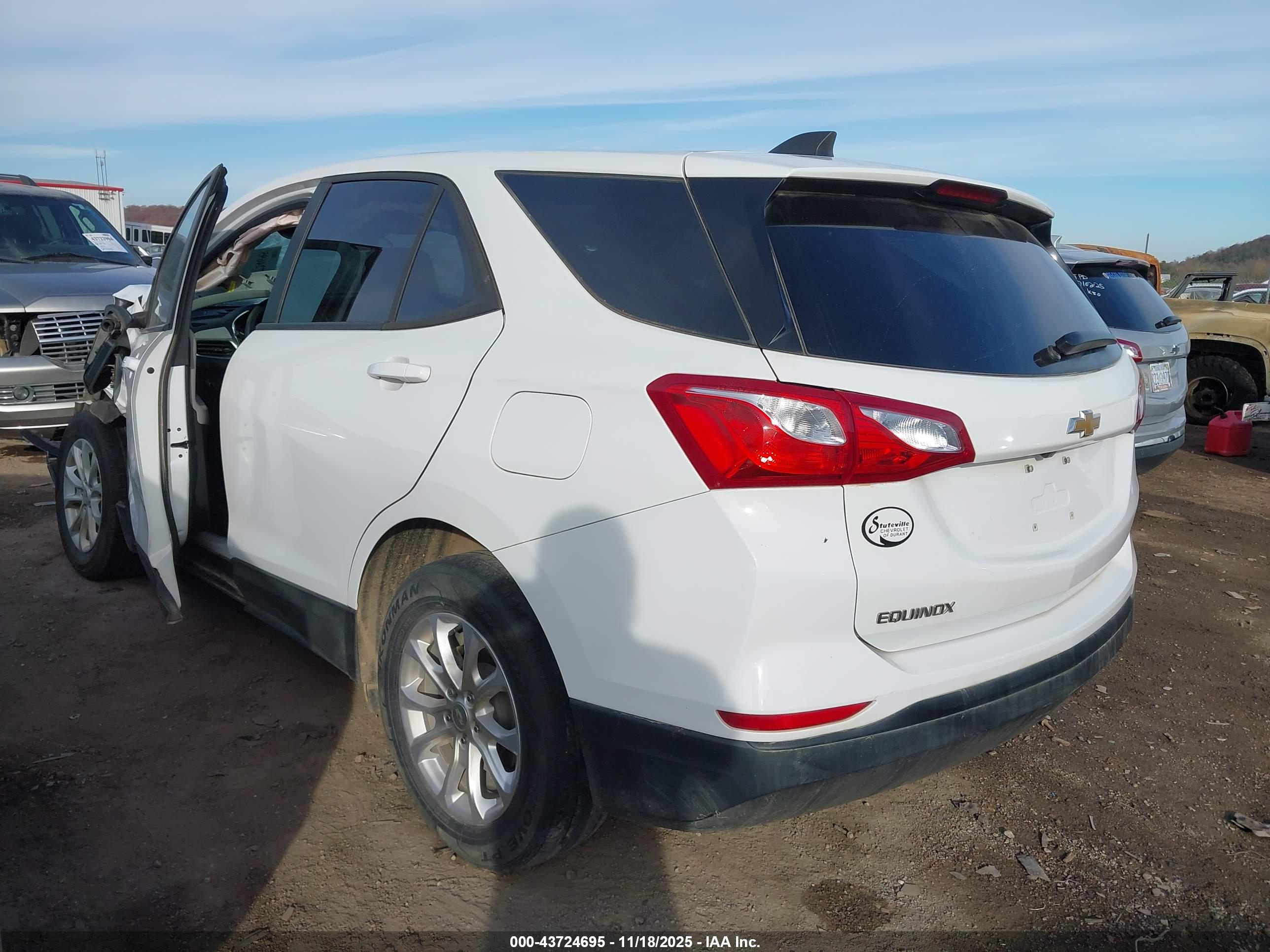 CHEVROLET EQUINOX image 3