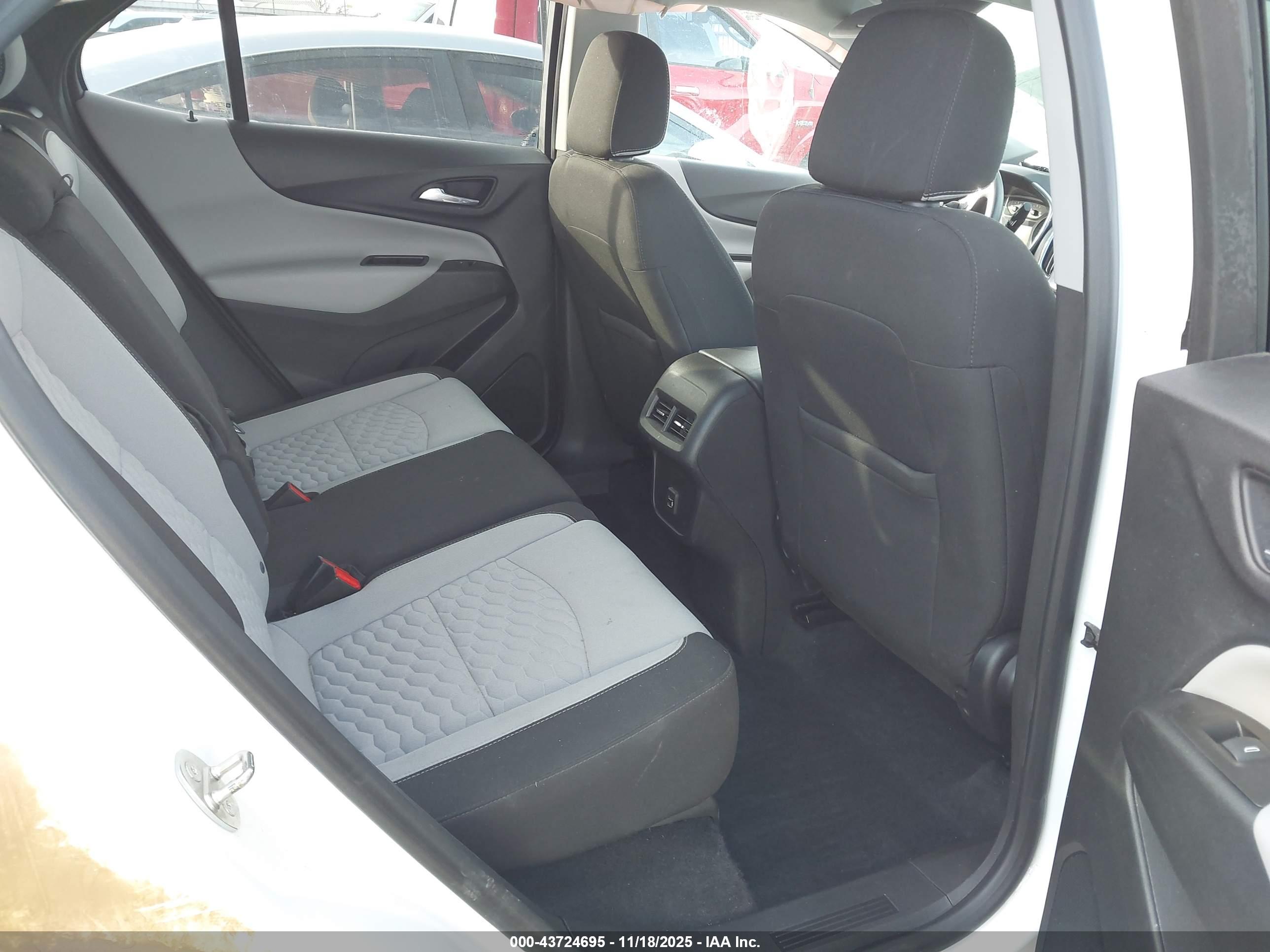 CHEVROLET EQUINOX image 8