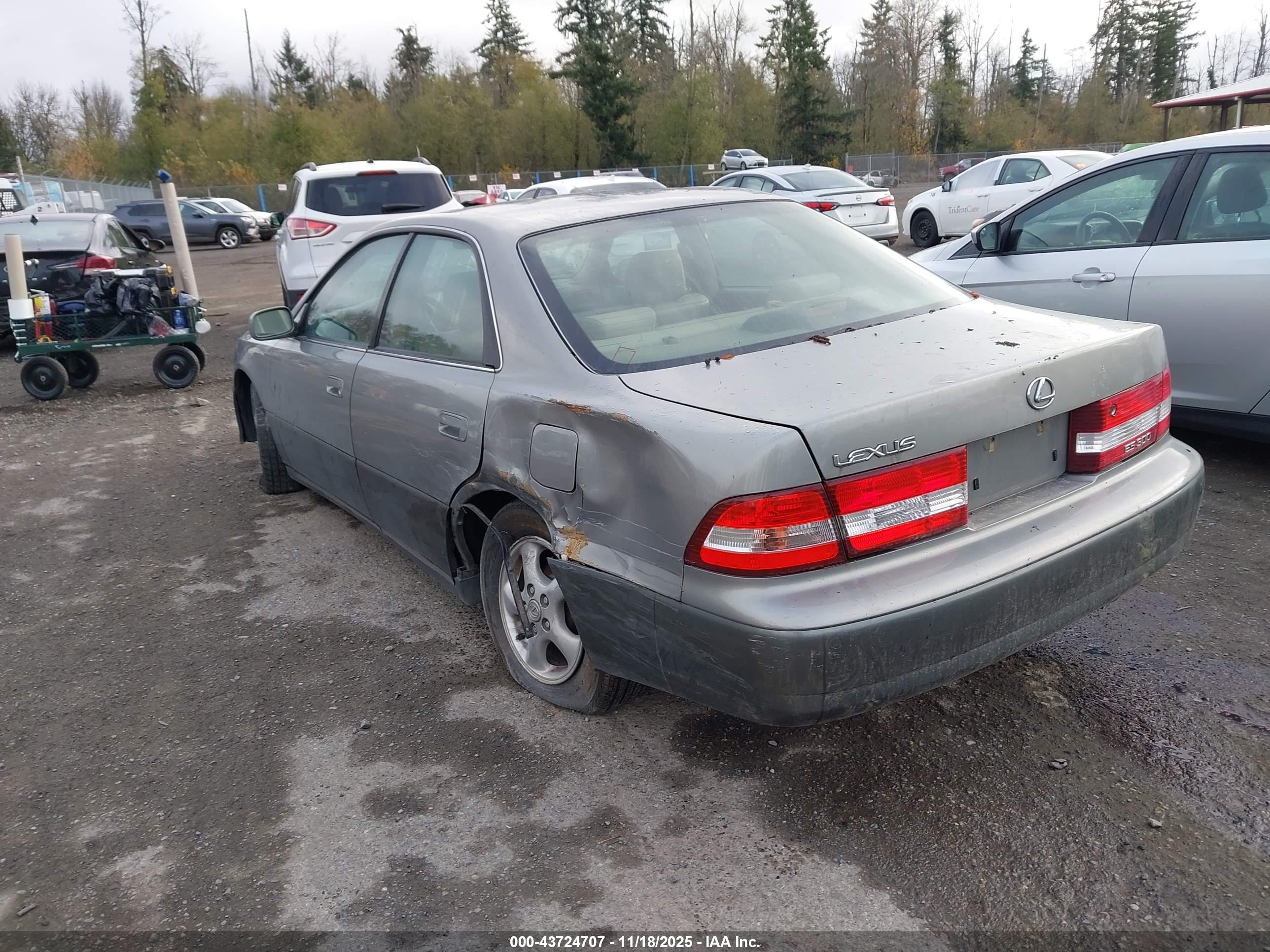 LEXUS ES image 3