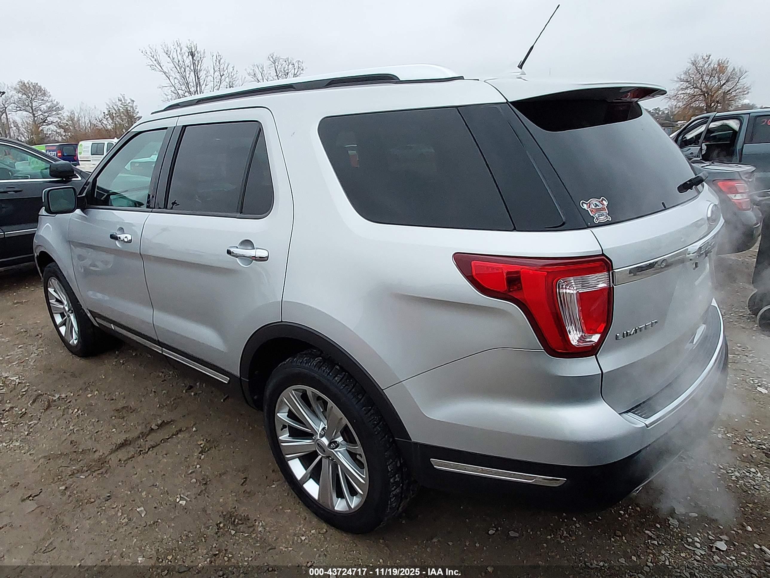 FORD EXPLORER image 3