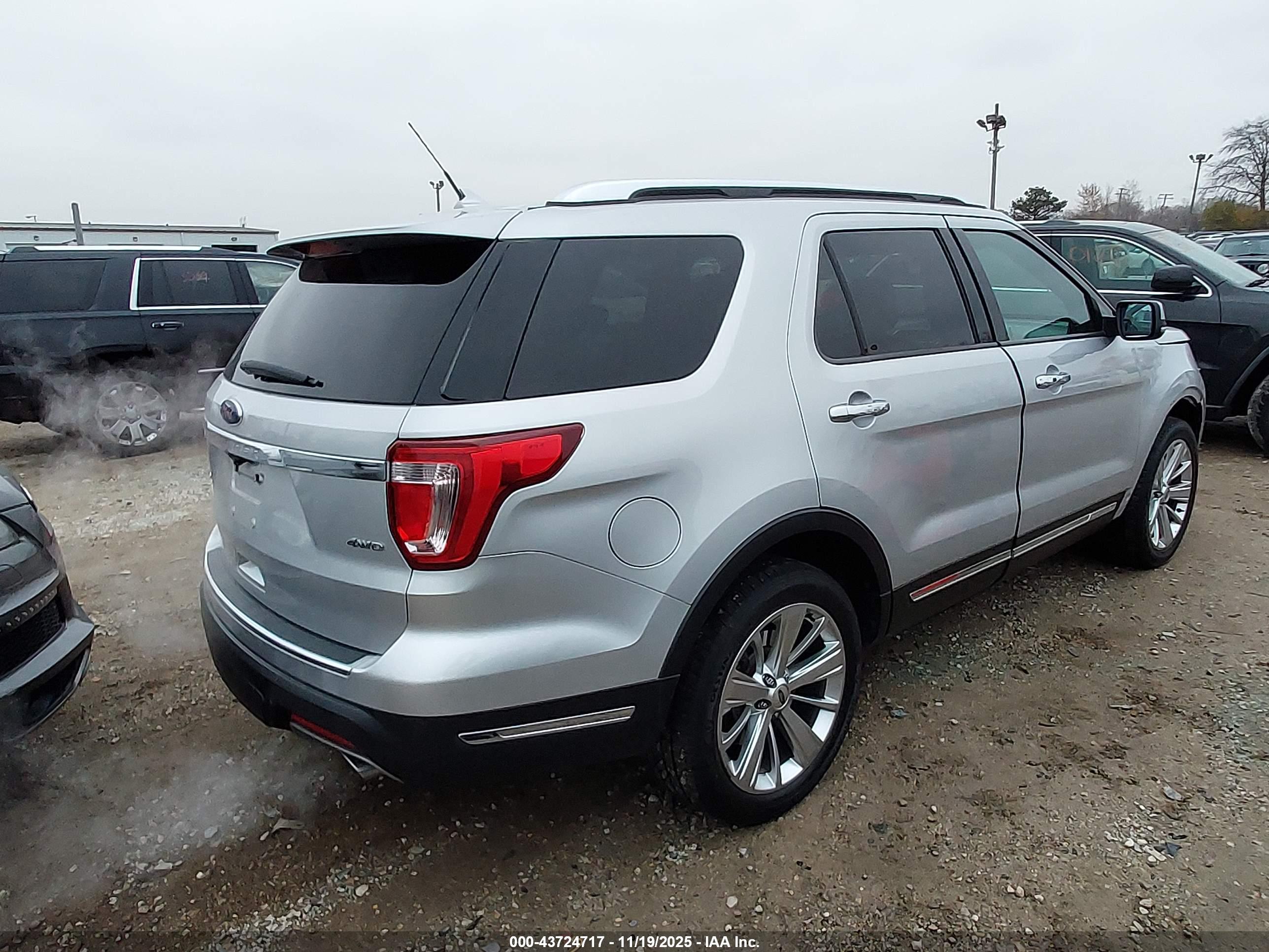 FORD EXPLORER image 4