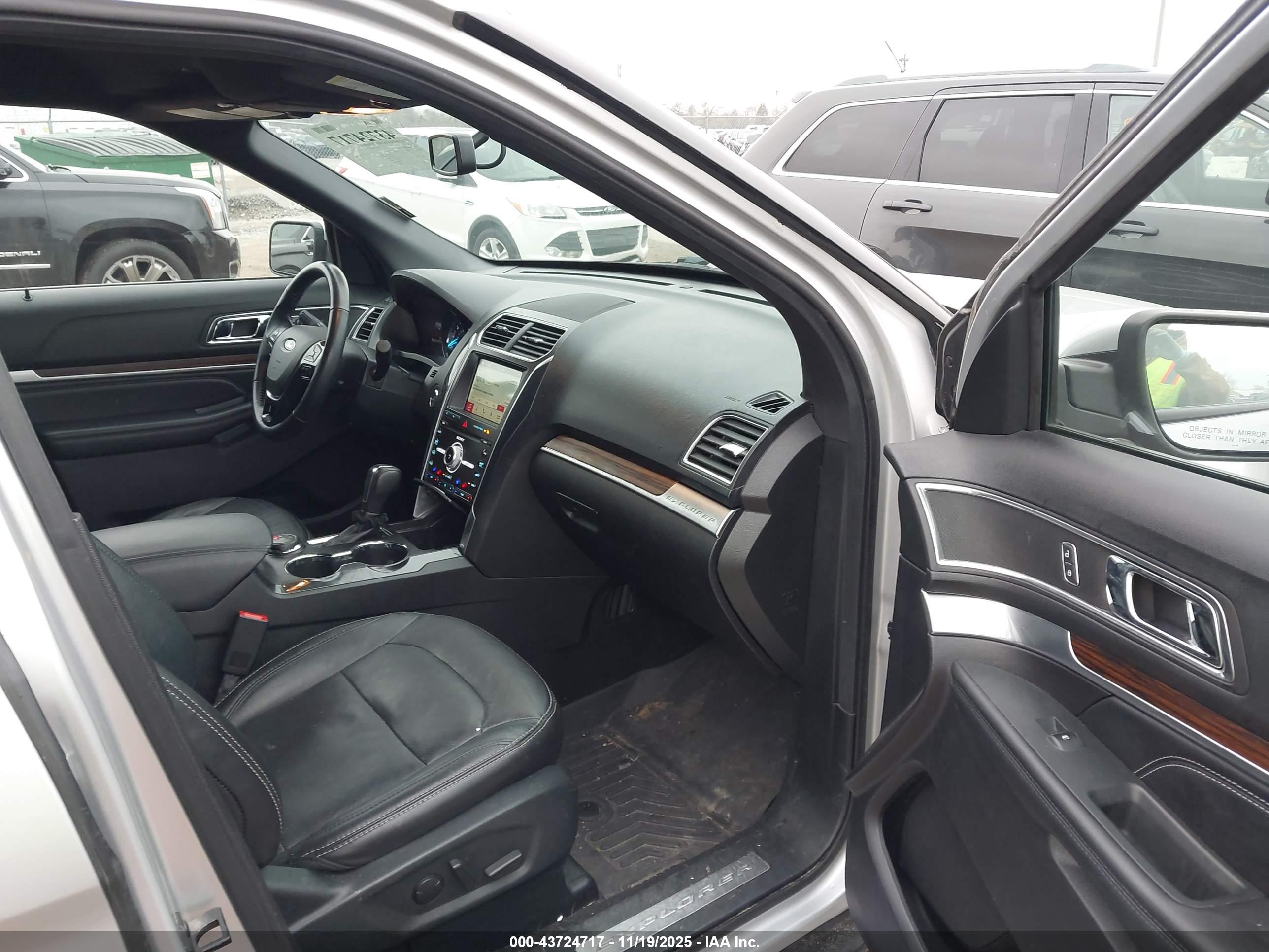 FORD EXPLORER image 5