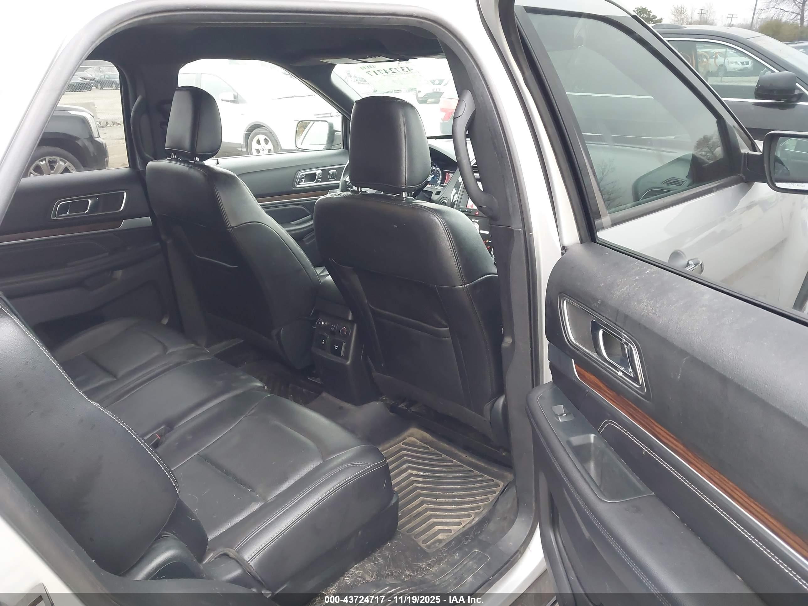 FORD EXPLORER image 8