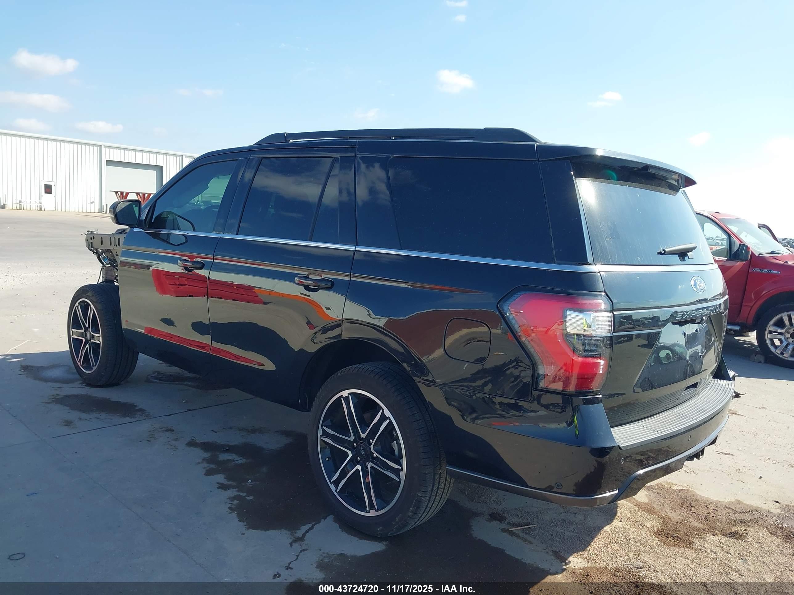 FORD EXPEDITION image 3