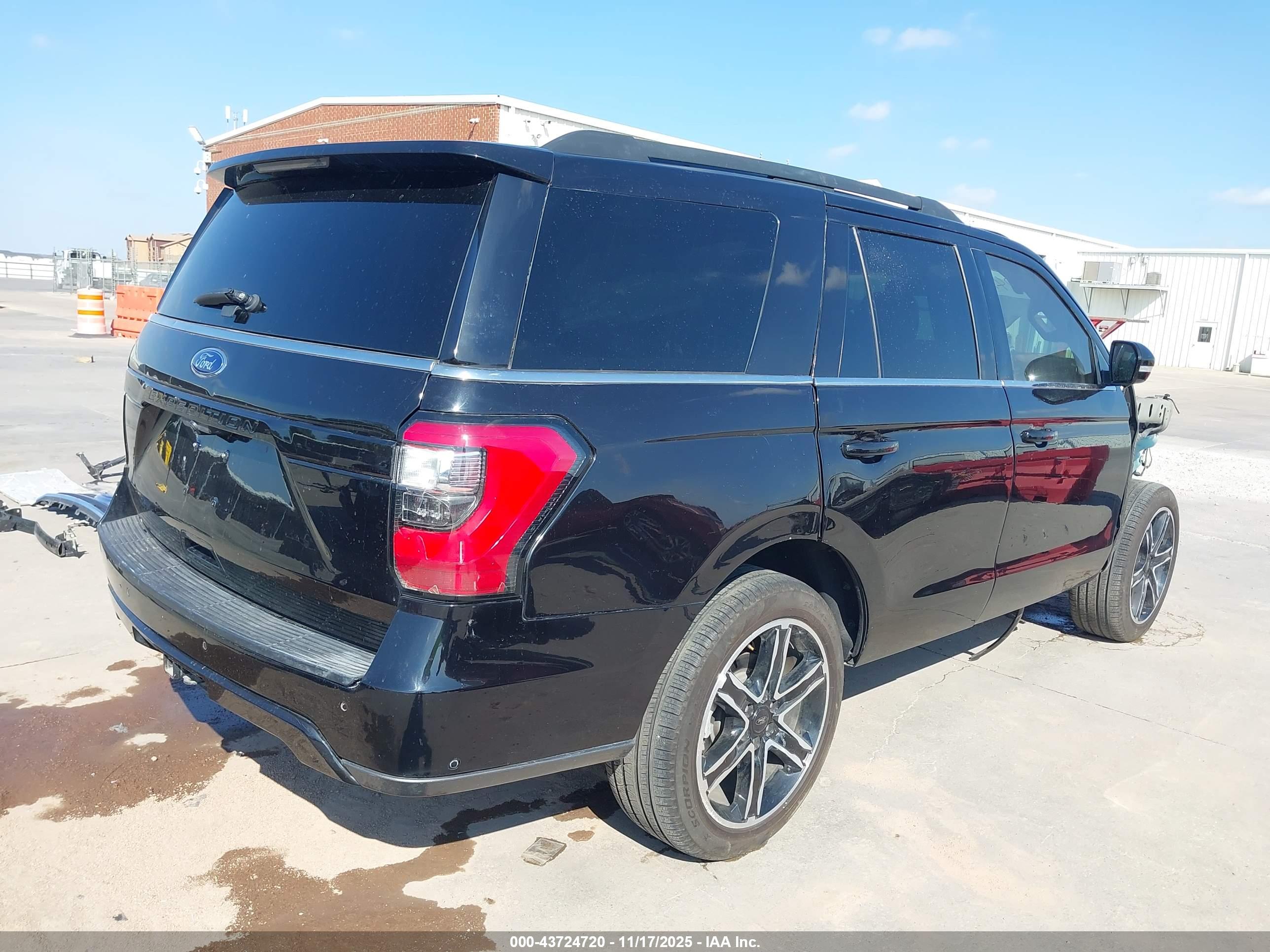 FORD EXPEDITION image 4