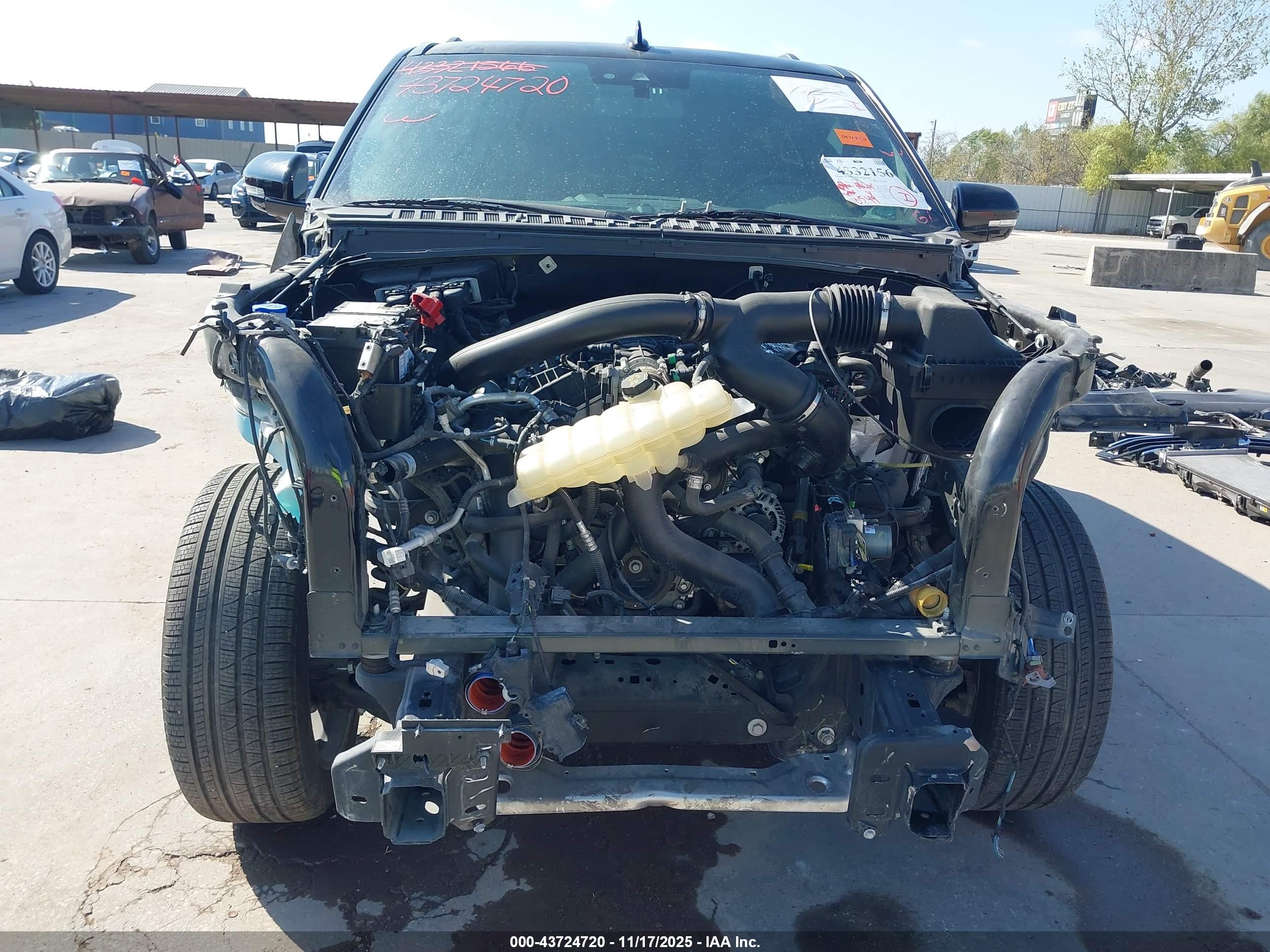 FORD EXPEDITION image 6