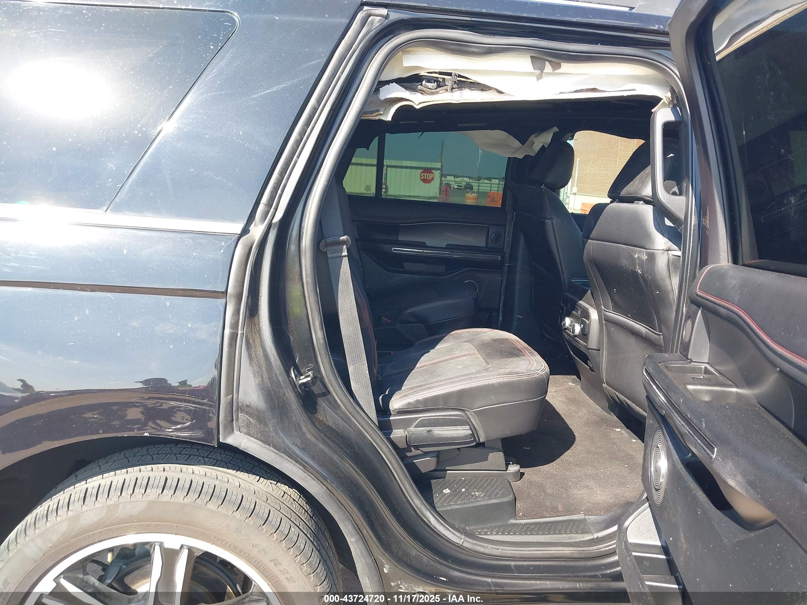 FORD EXPEDITION image 8