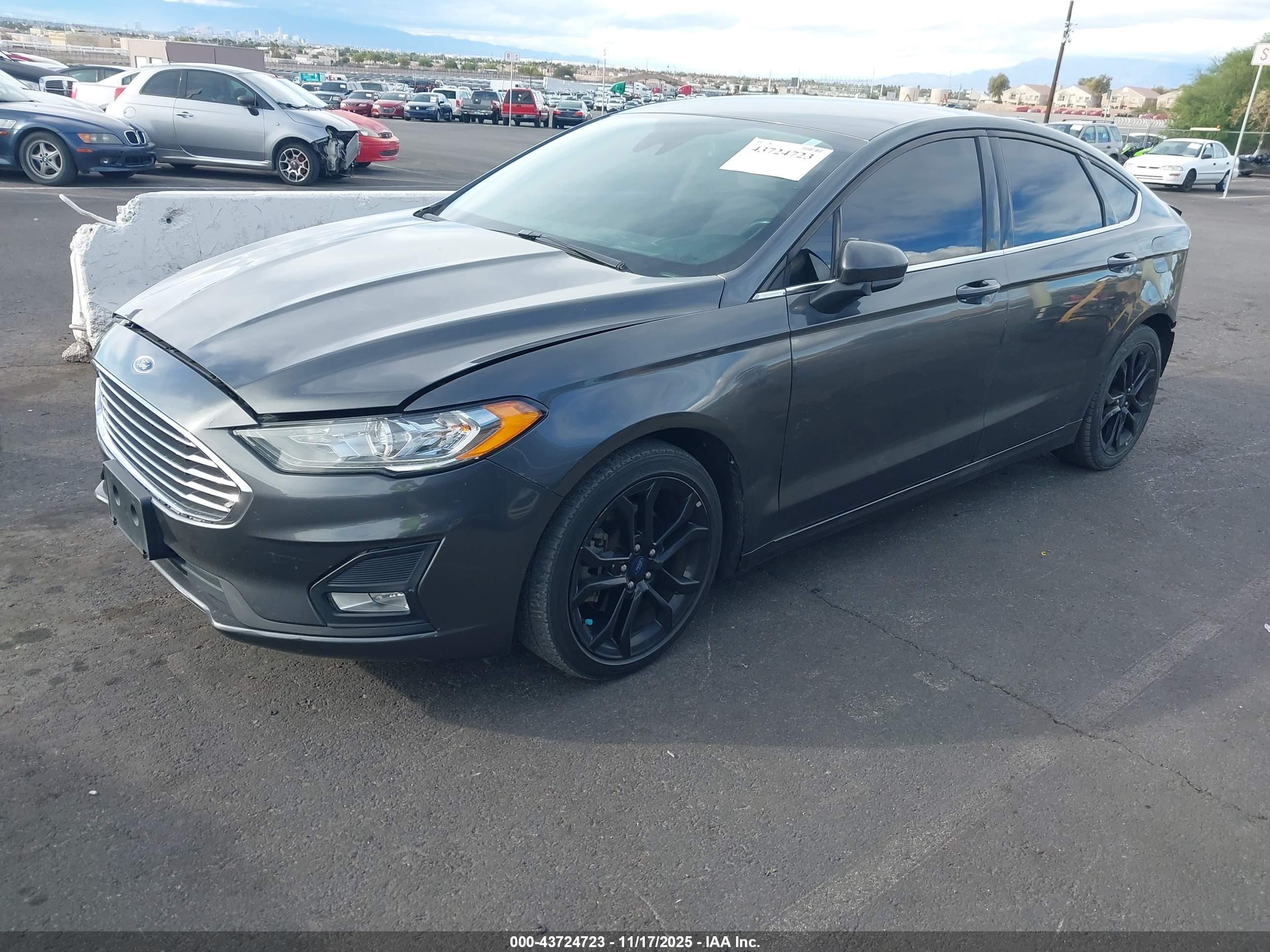 FORD FUSION image 2