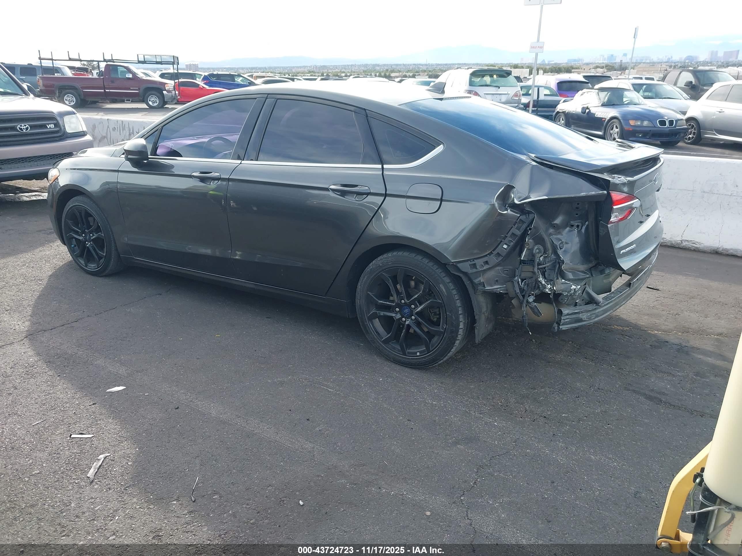 FORD FUSION image 3