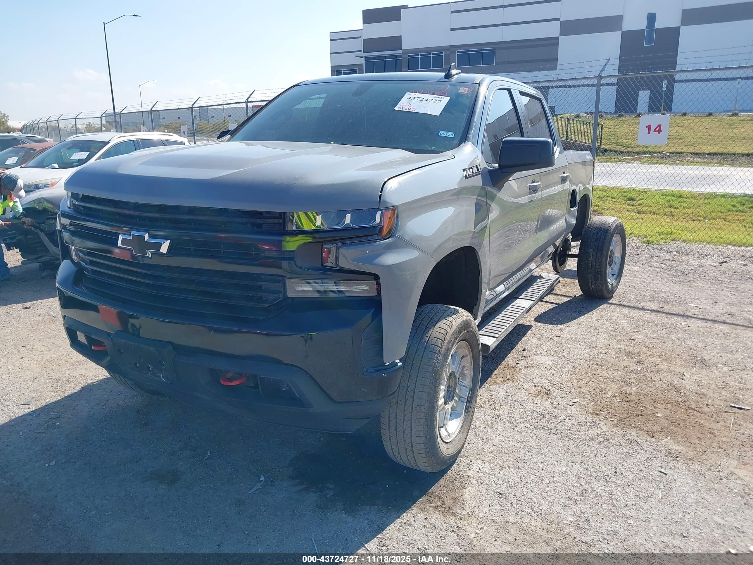 CHEVROLET SILVERADO image 2