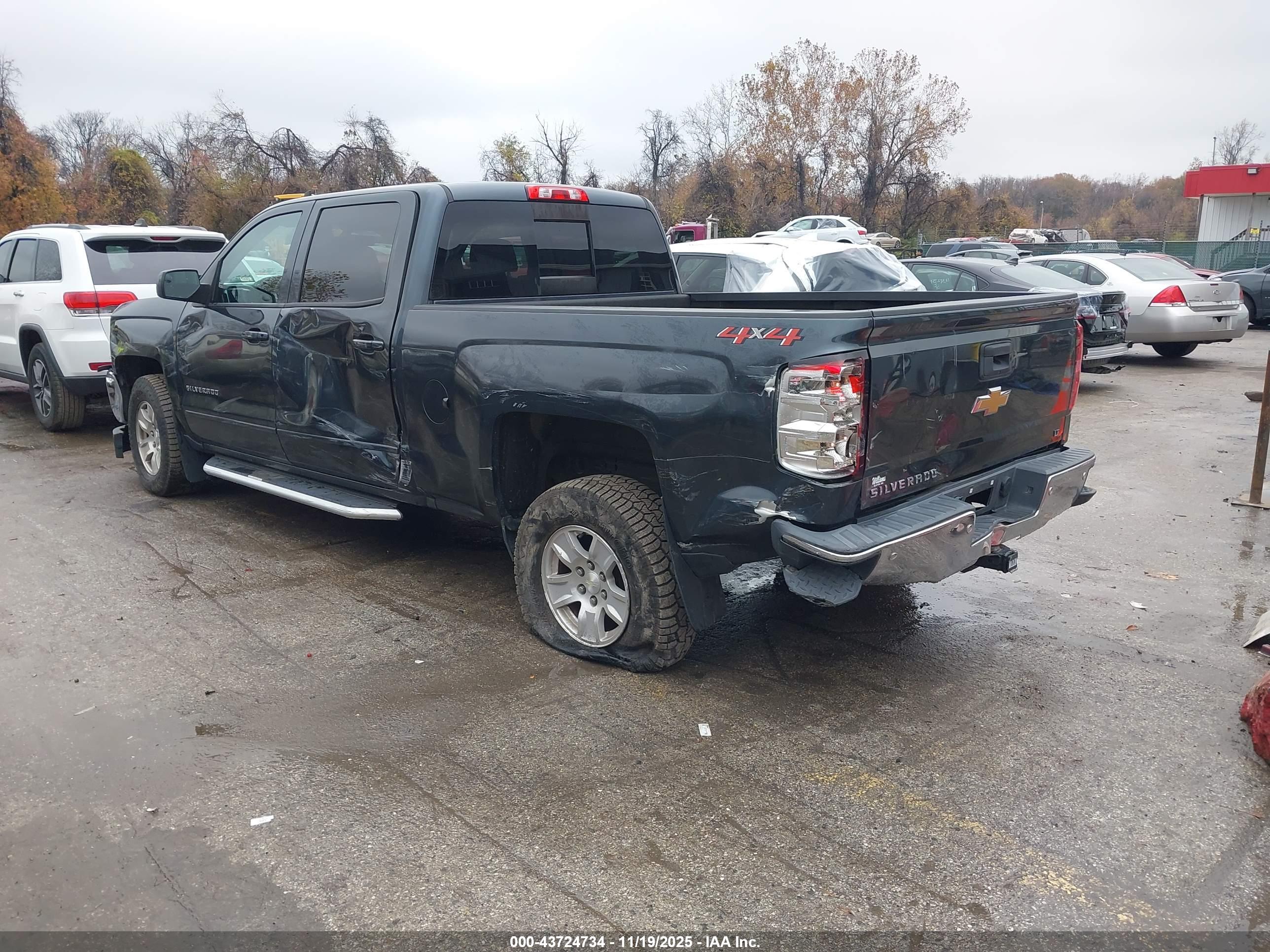 CHEVROLET SILVERADO image 3