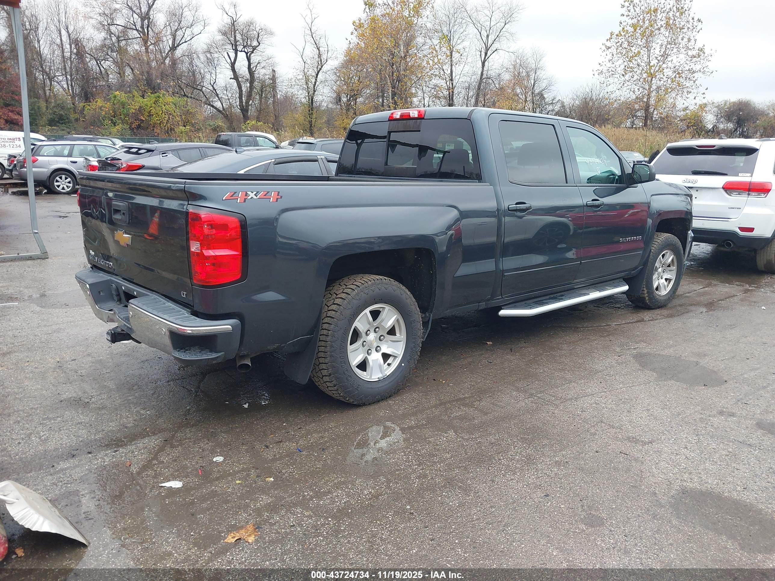 CHEVROLET SILVERADO image 4