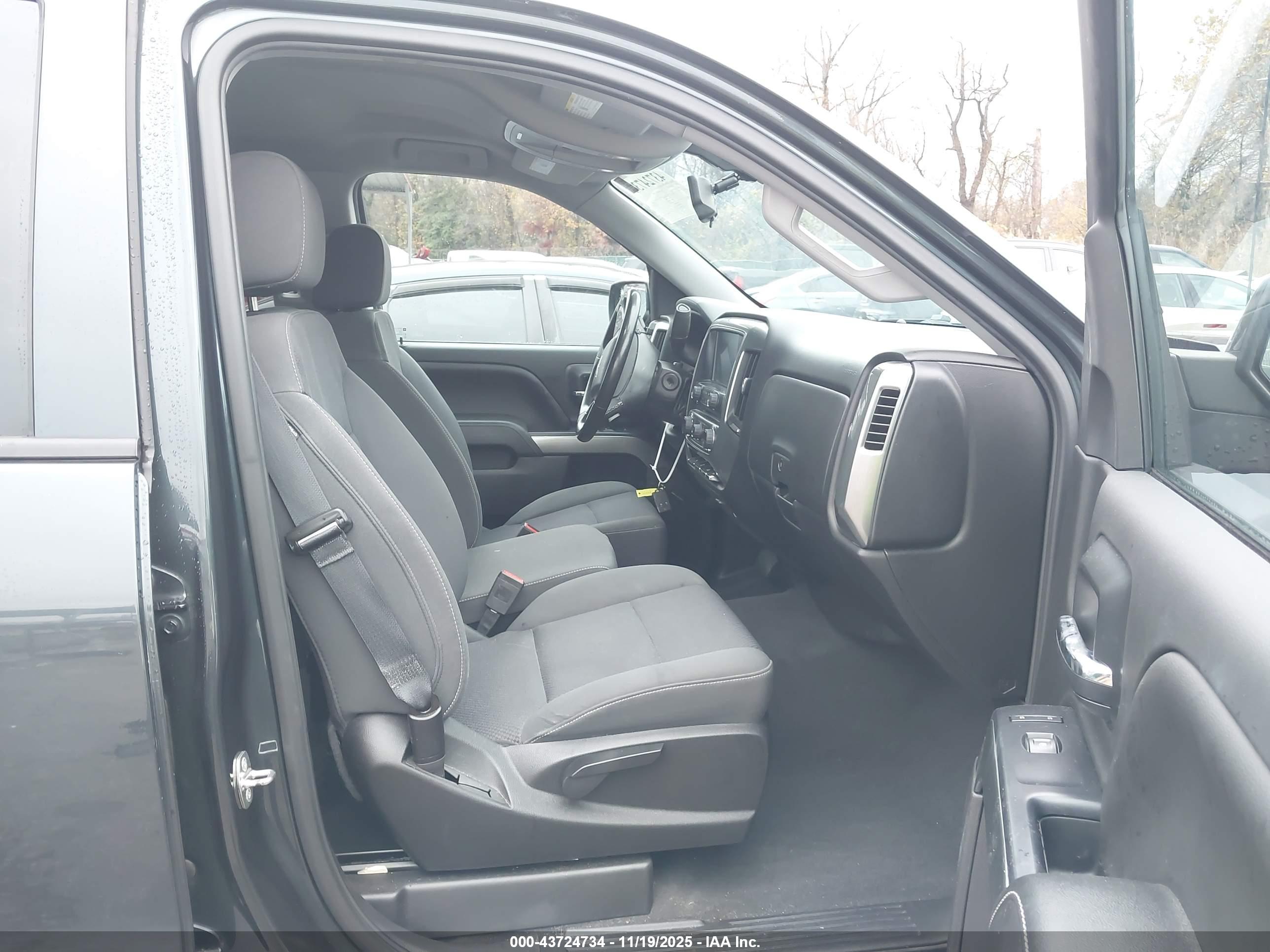 CHEVROLET SILVERADO image 5