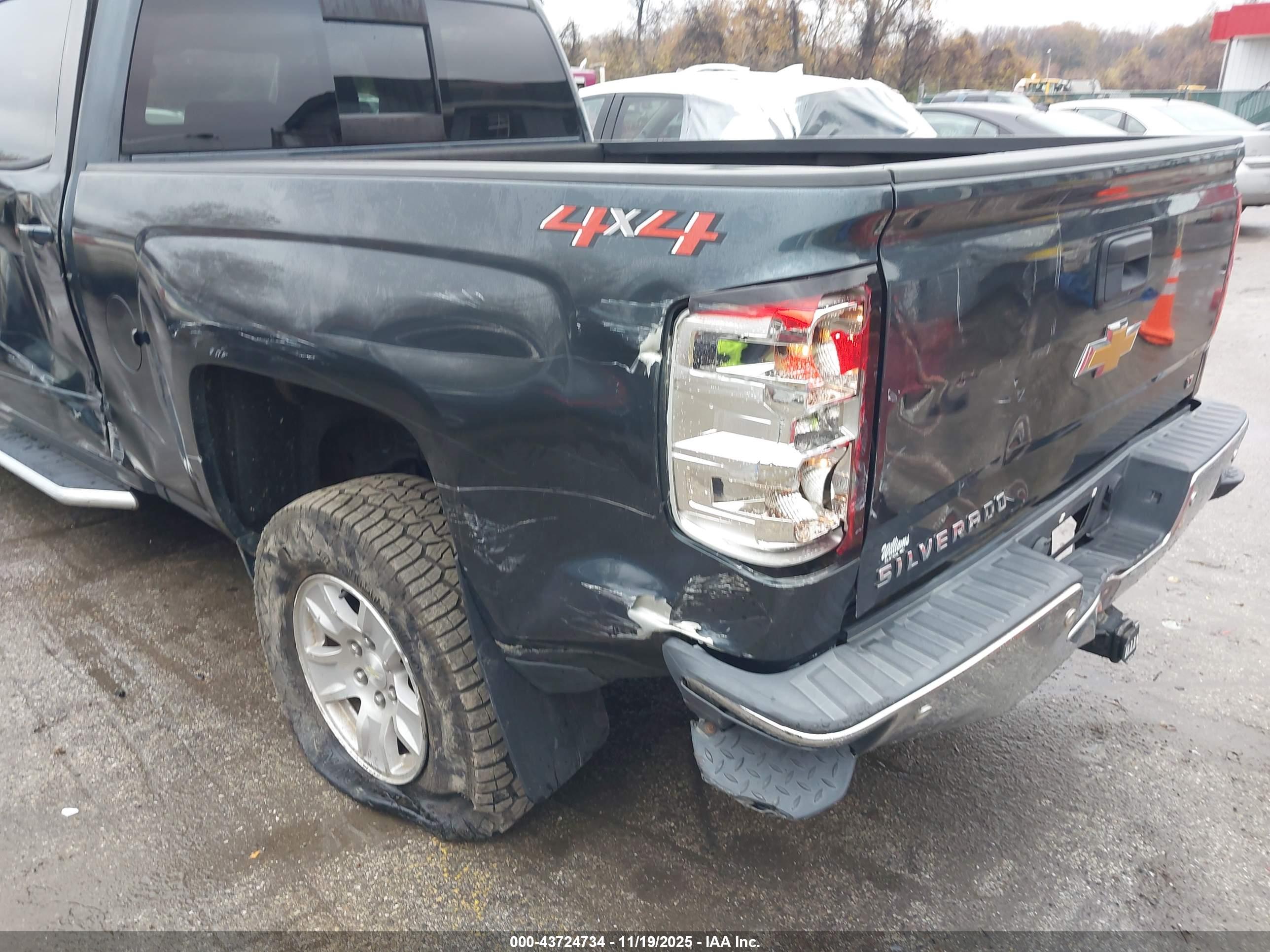 CHEVROLET SILVERADO image 6