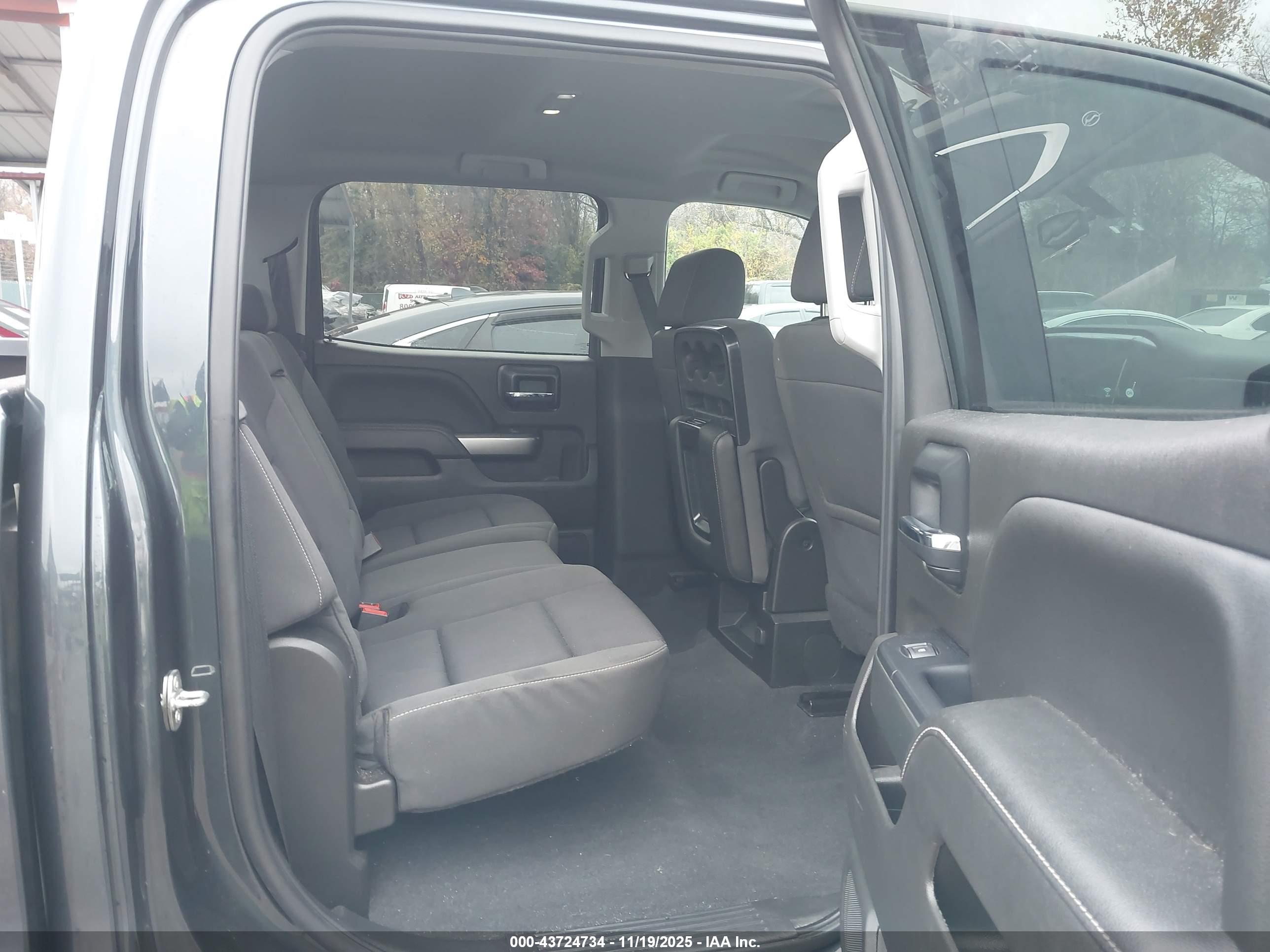 CHEVROLET SILVERADO image 8