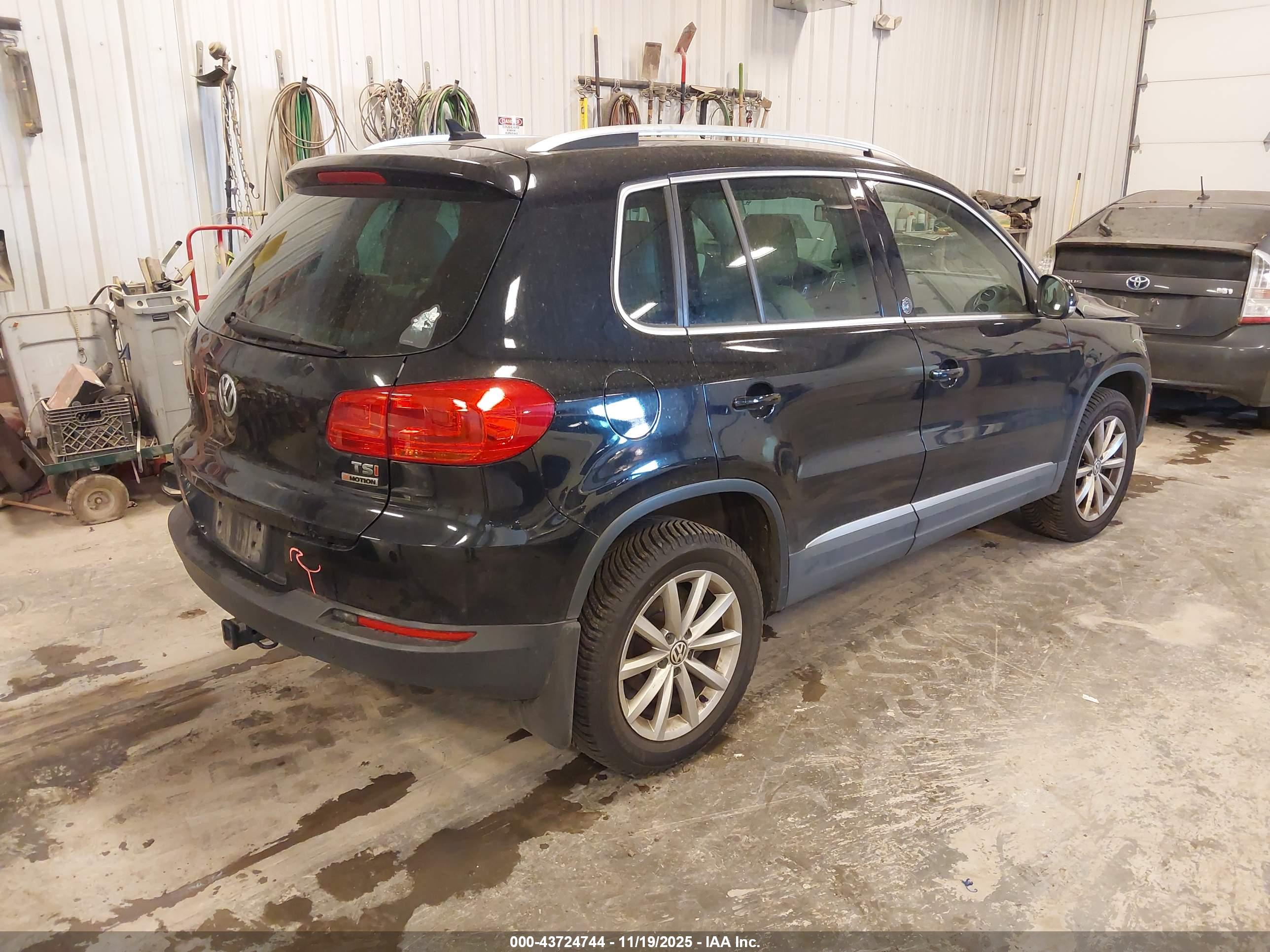 VOLKSWAGEN TIGUAN image 4