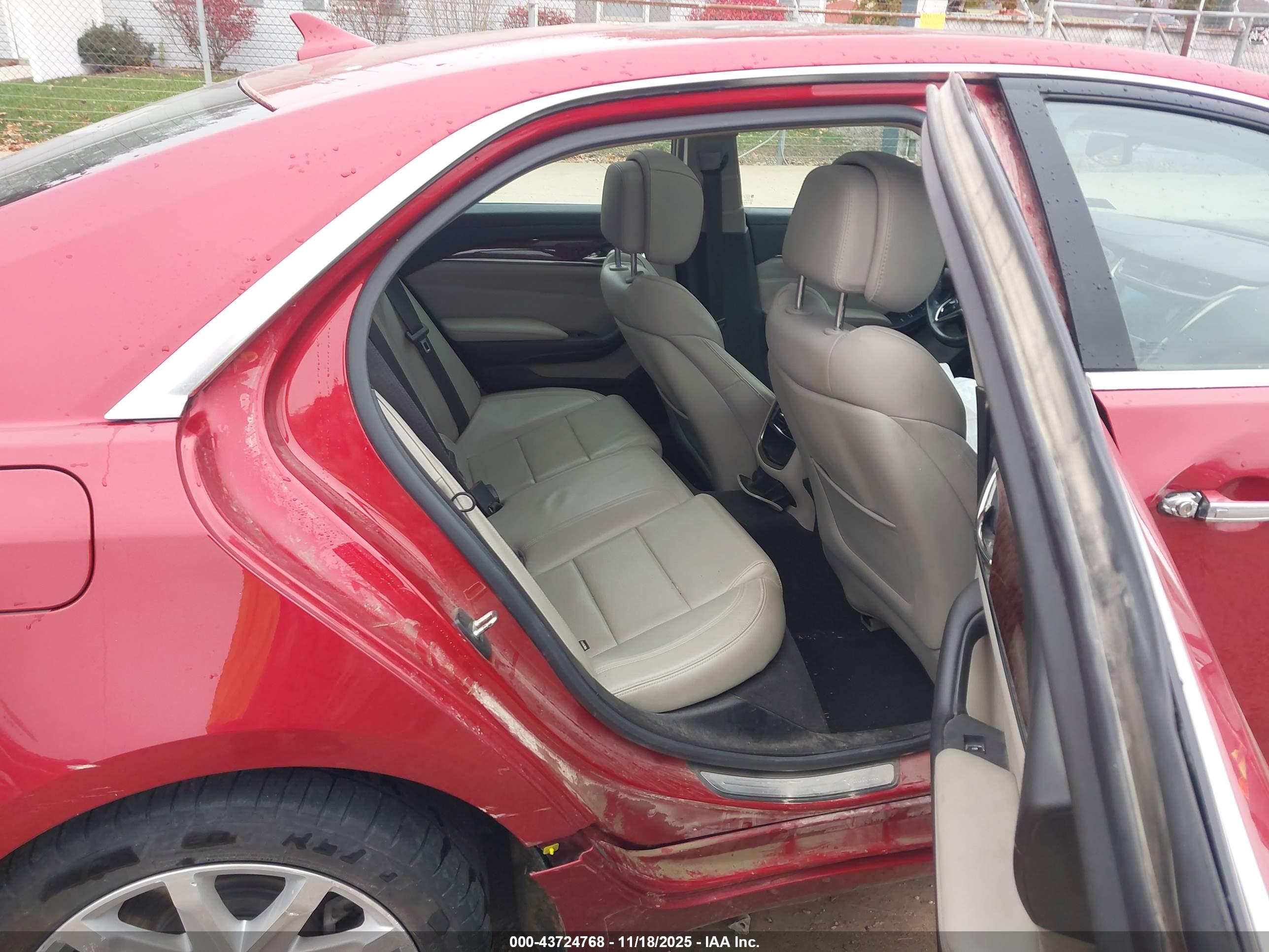 CADILLAC CTS image 8