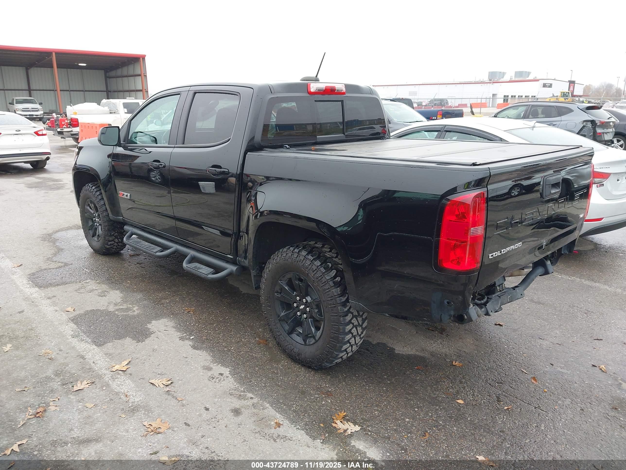 CHEVROLET COLORADO image 3