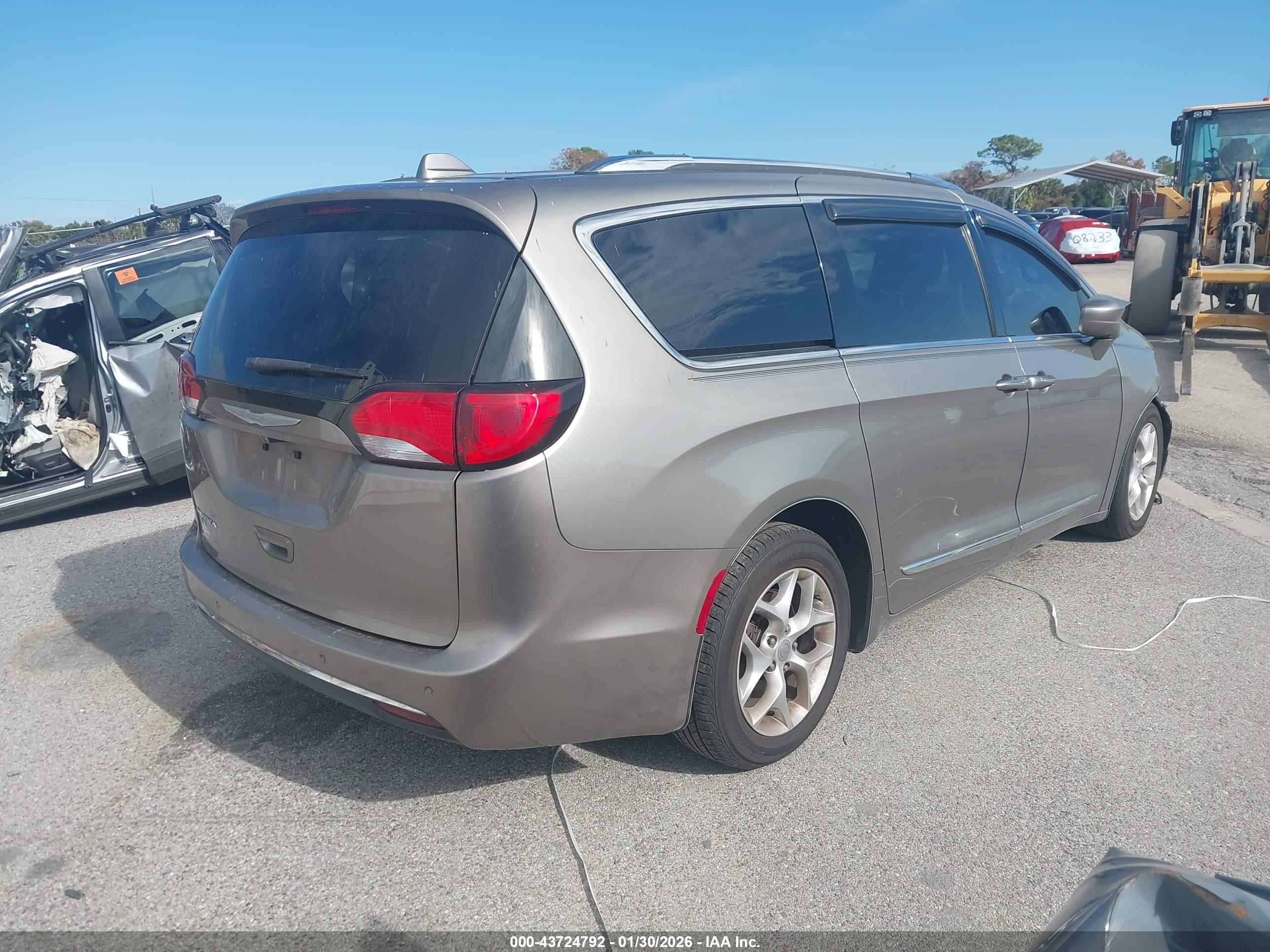 CHRYSLER PACIFICA image 4
