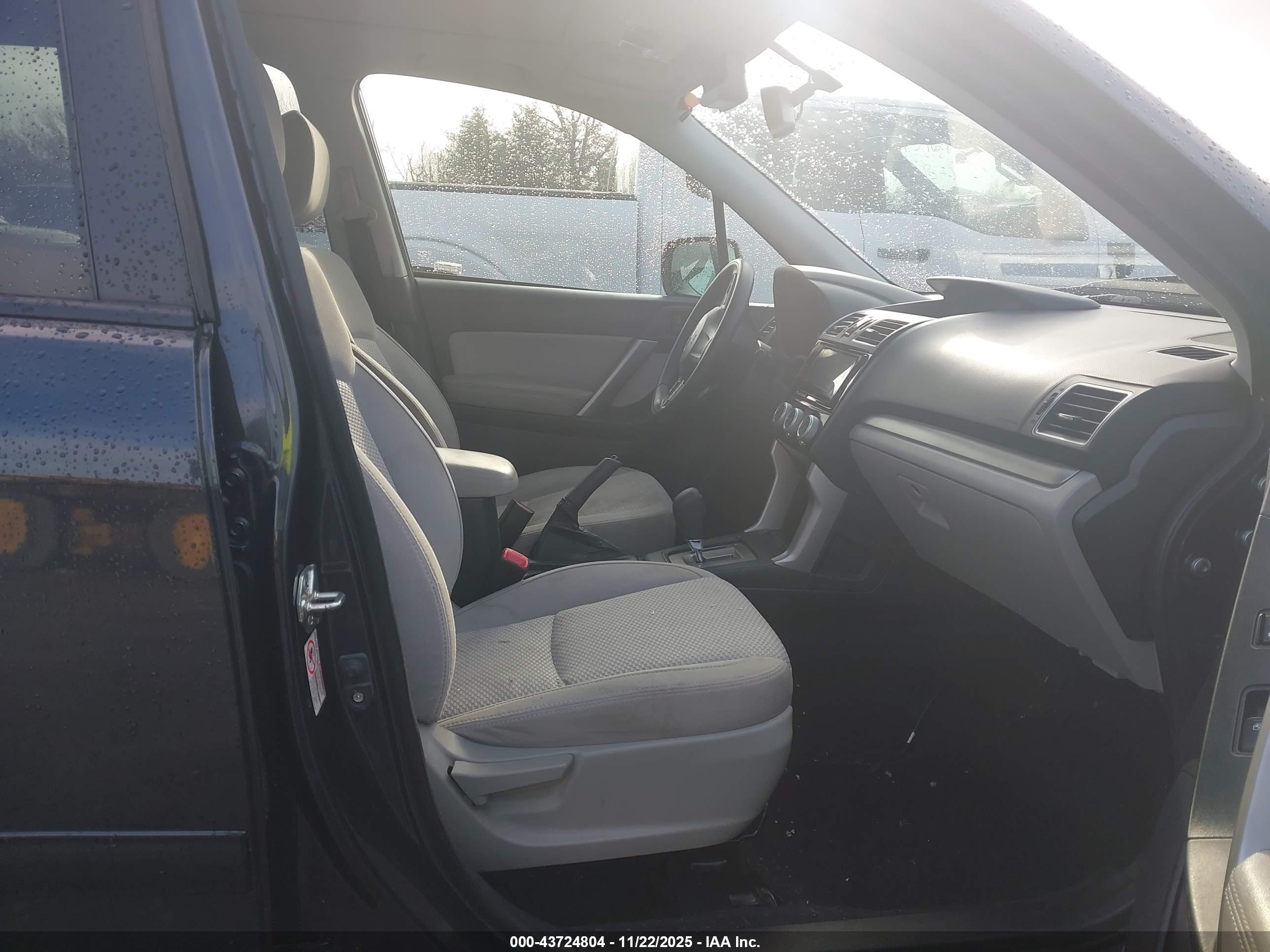 SUBARU FORESTER image 5
