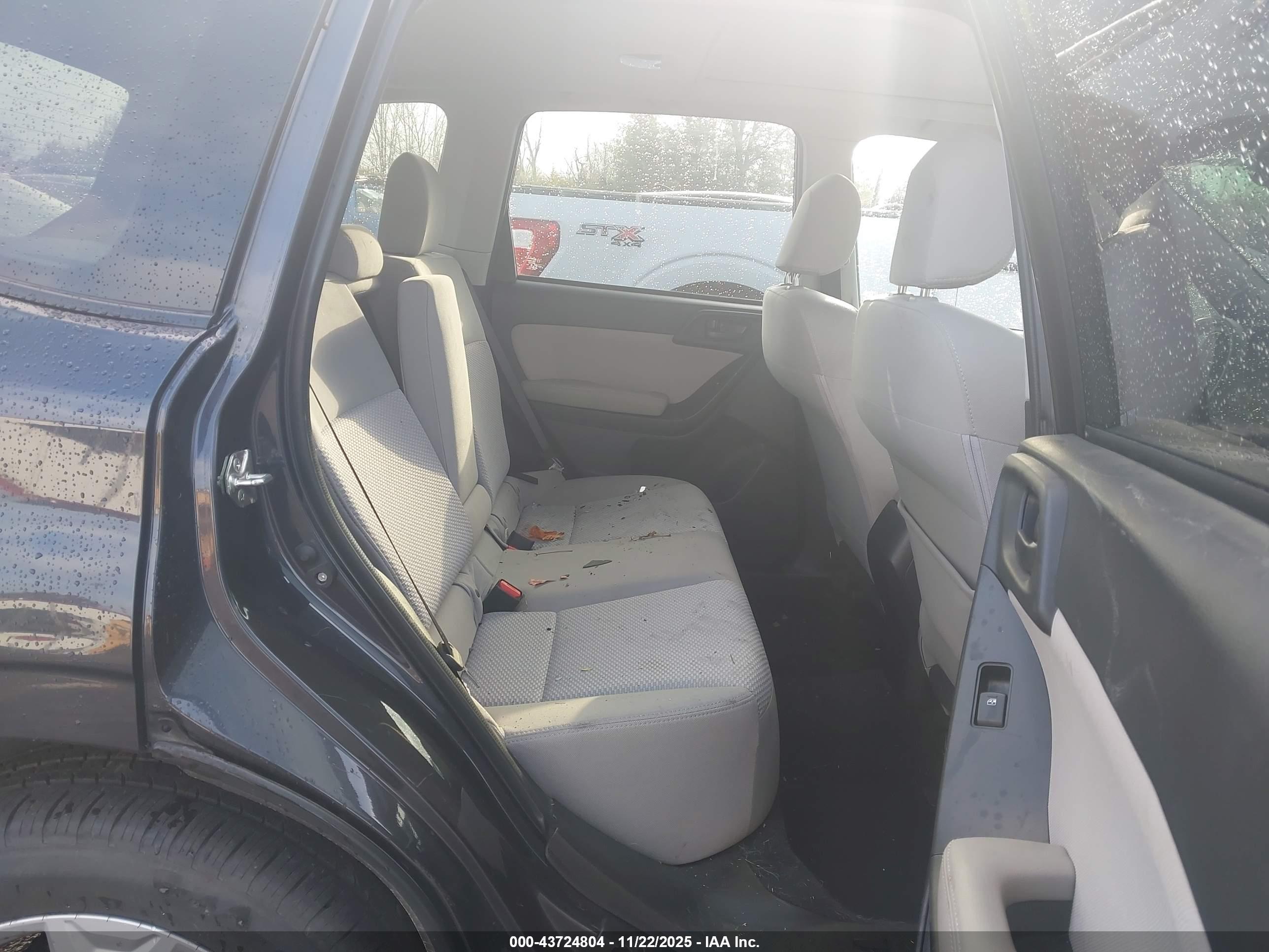 SUBARU FORESTER image 8