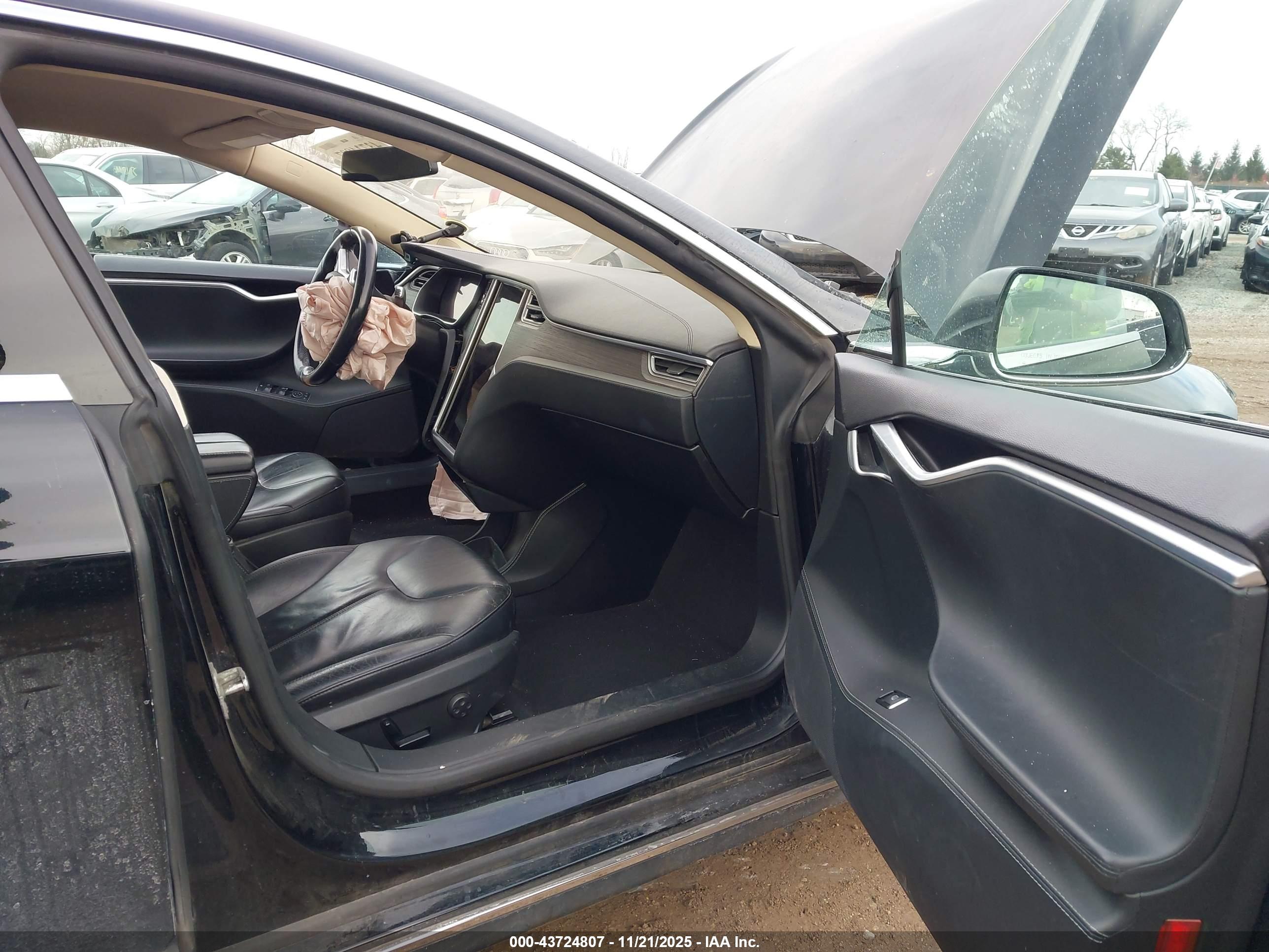 TESLA MODEL image 5