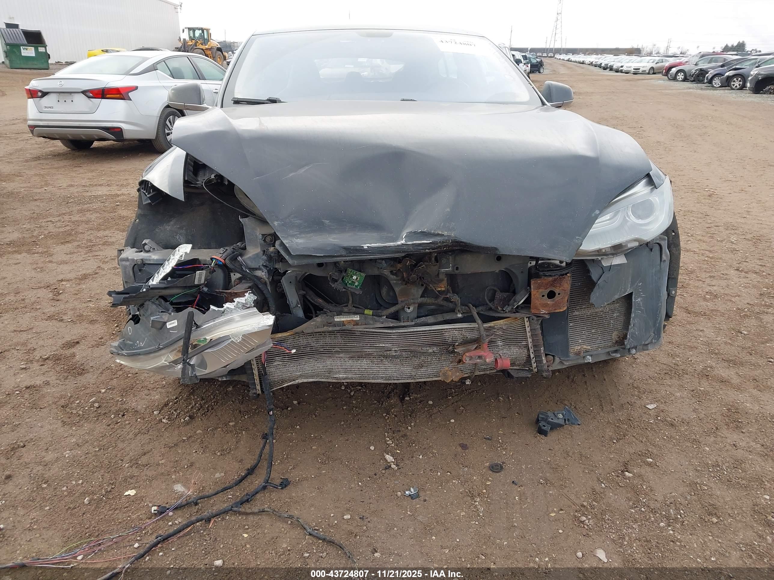 TESLA MODEL image 6