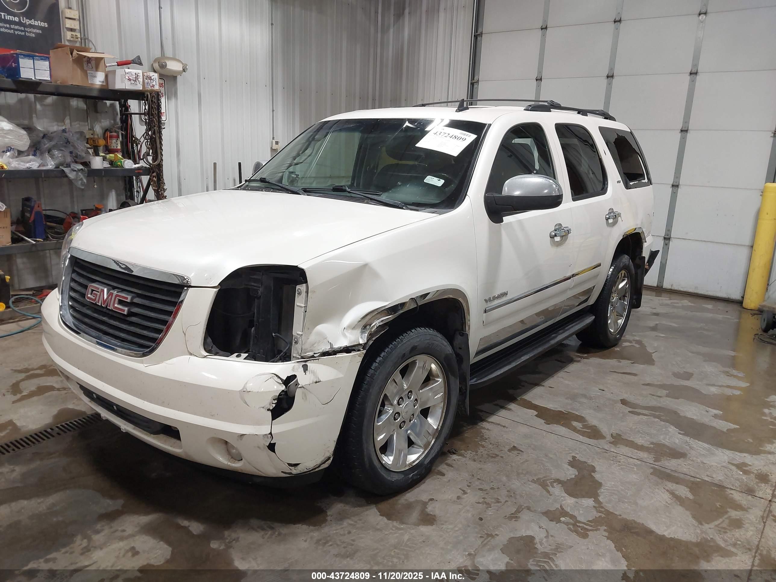 GMC YUKON image 2