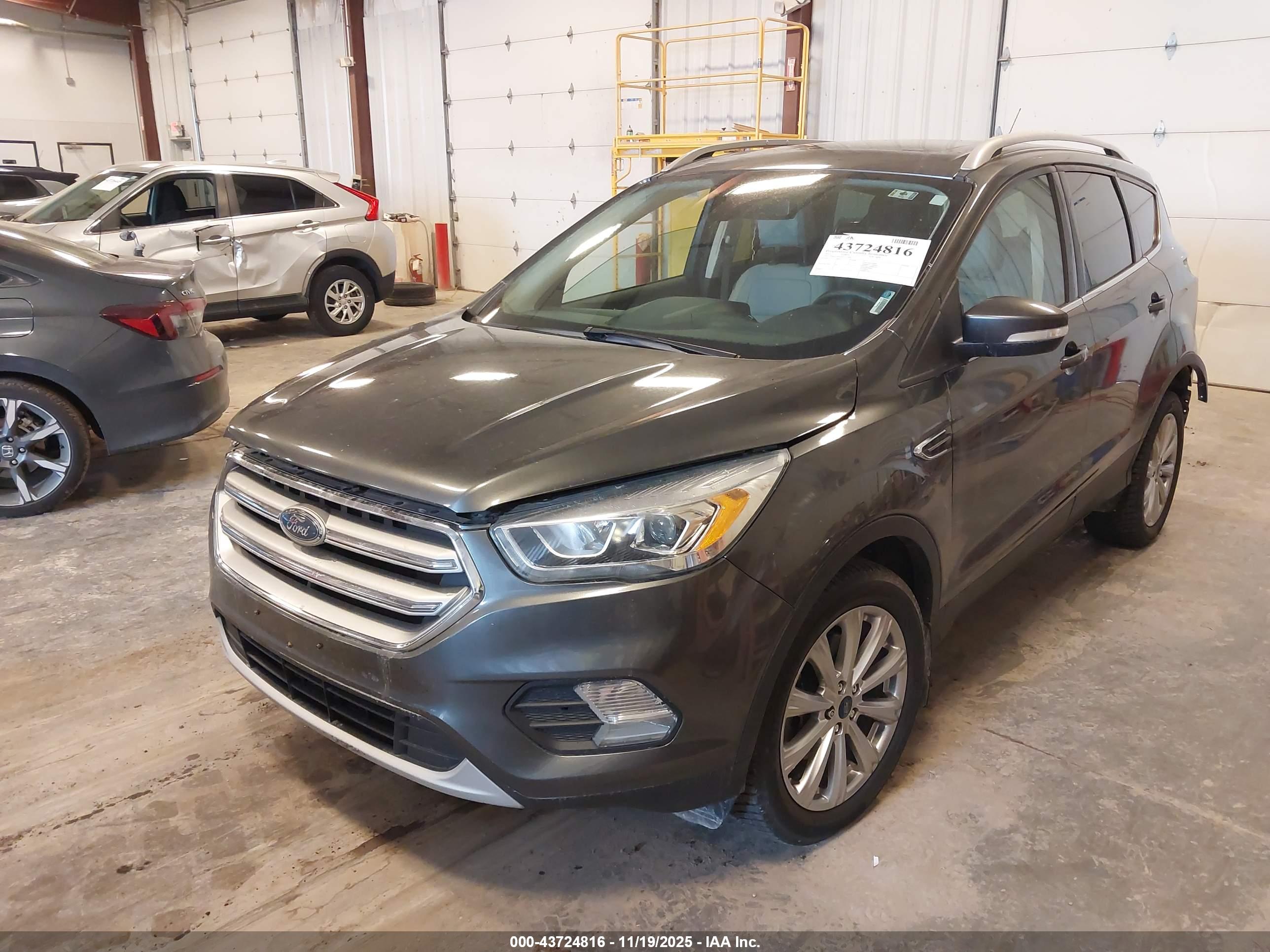 FORD ESCAPE image 2