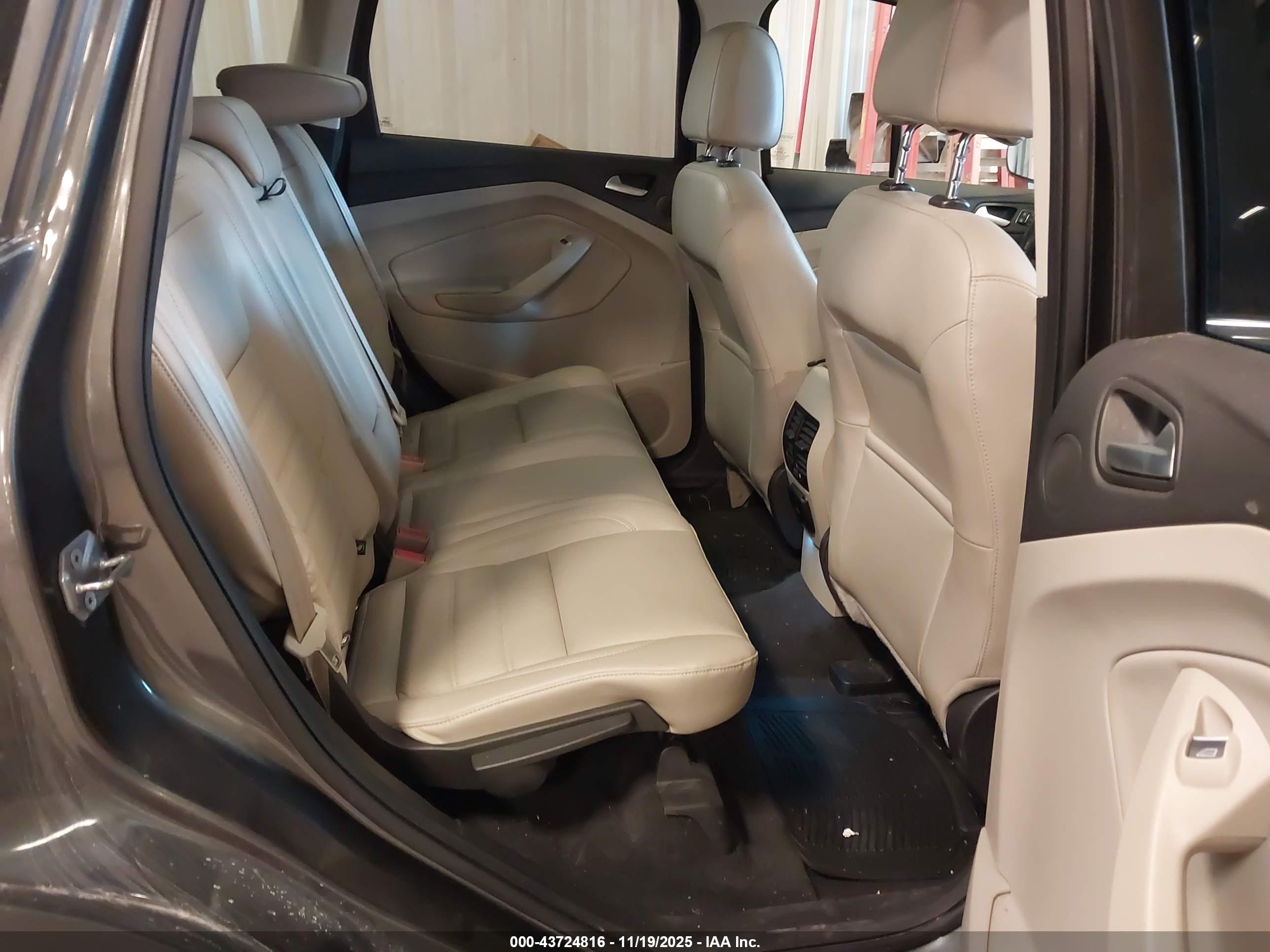 FORD ESCAPE image 8