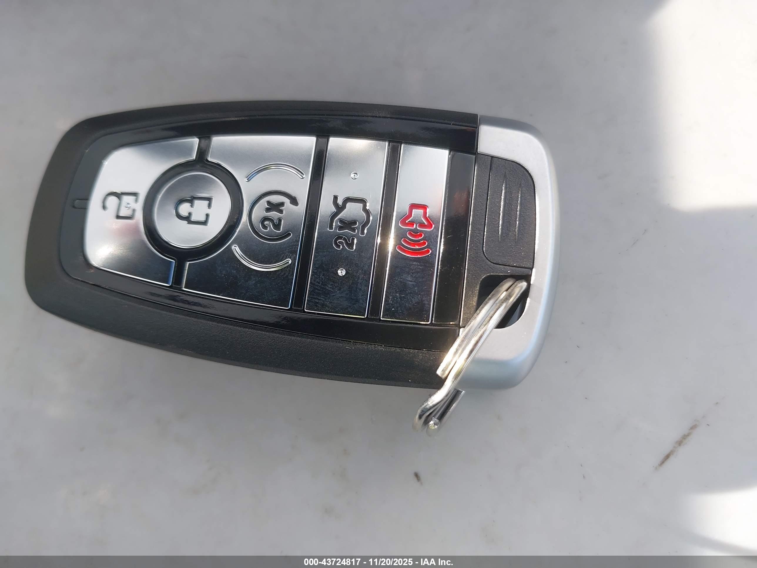 FORD FUSION image 11