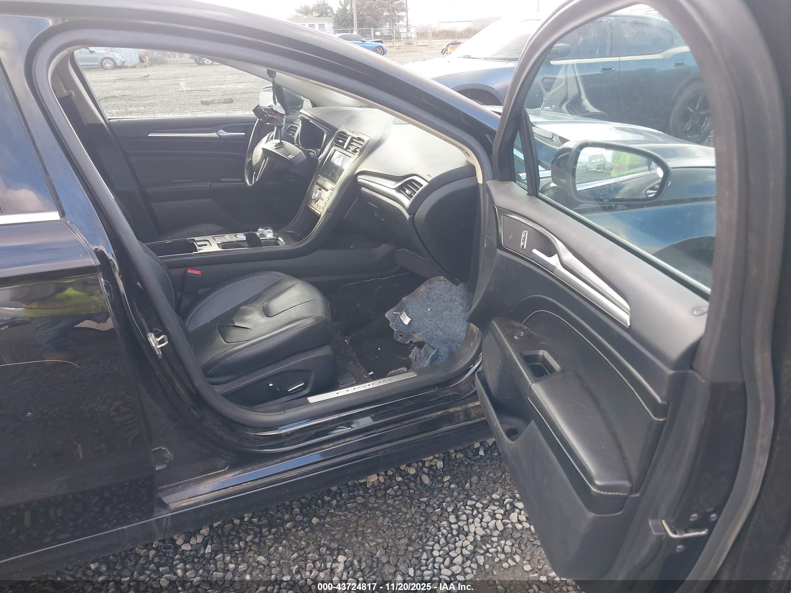 FORD FUSION image 5
