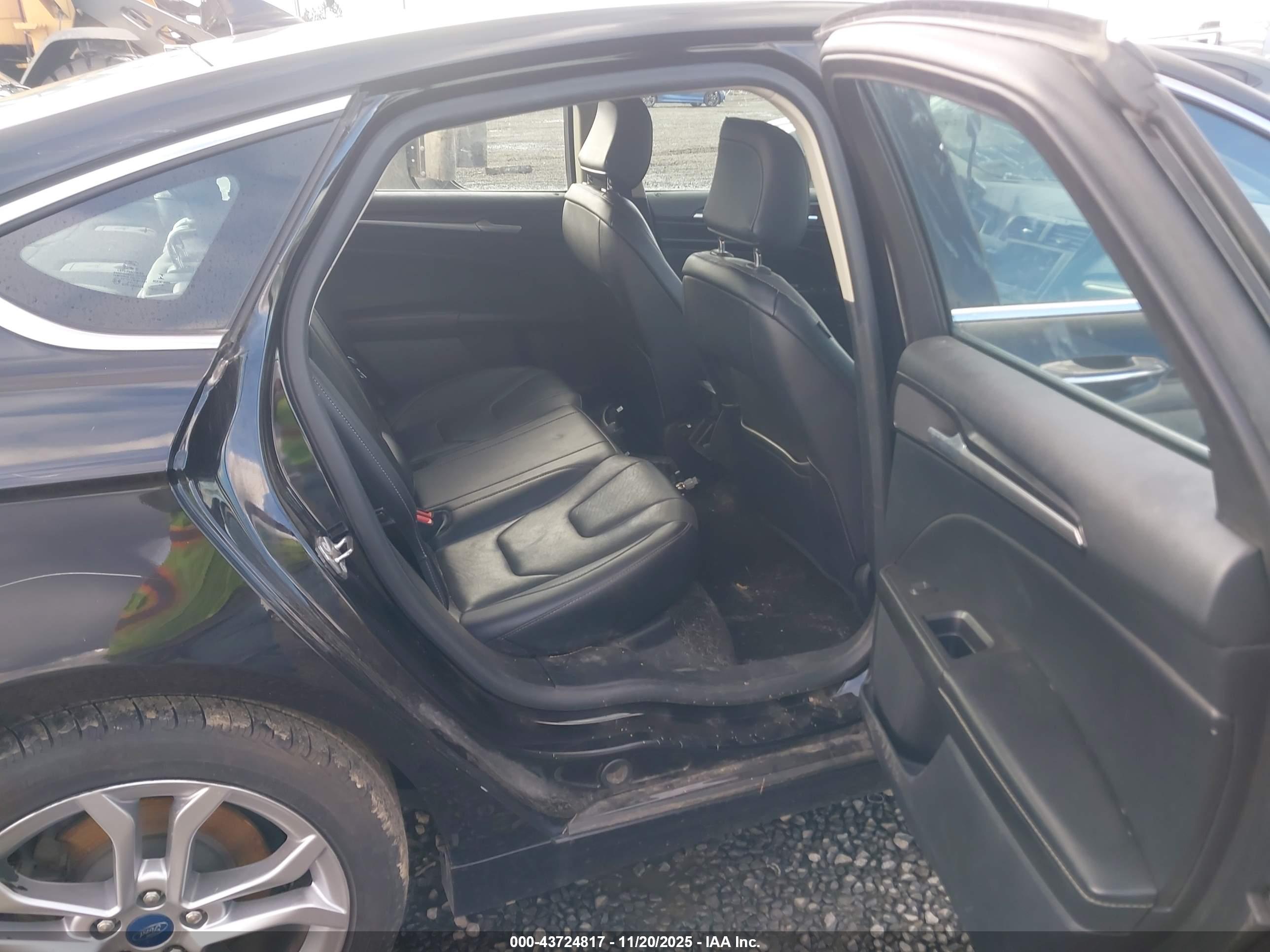 FORD FUSION image 8