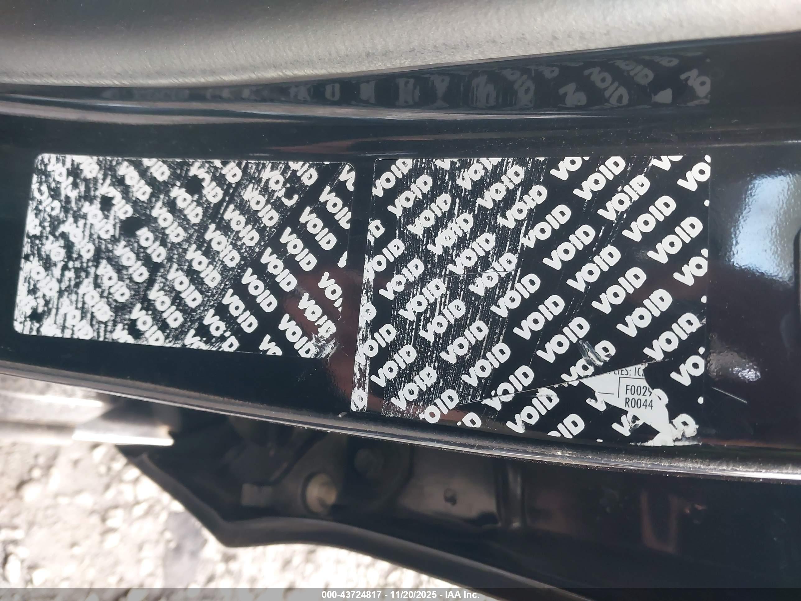 FORD FUSION image 9