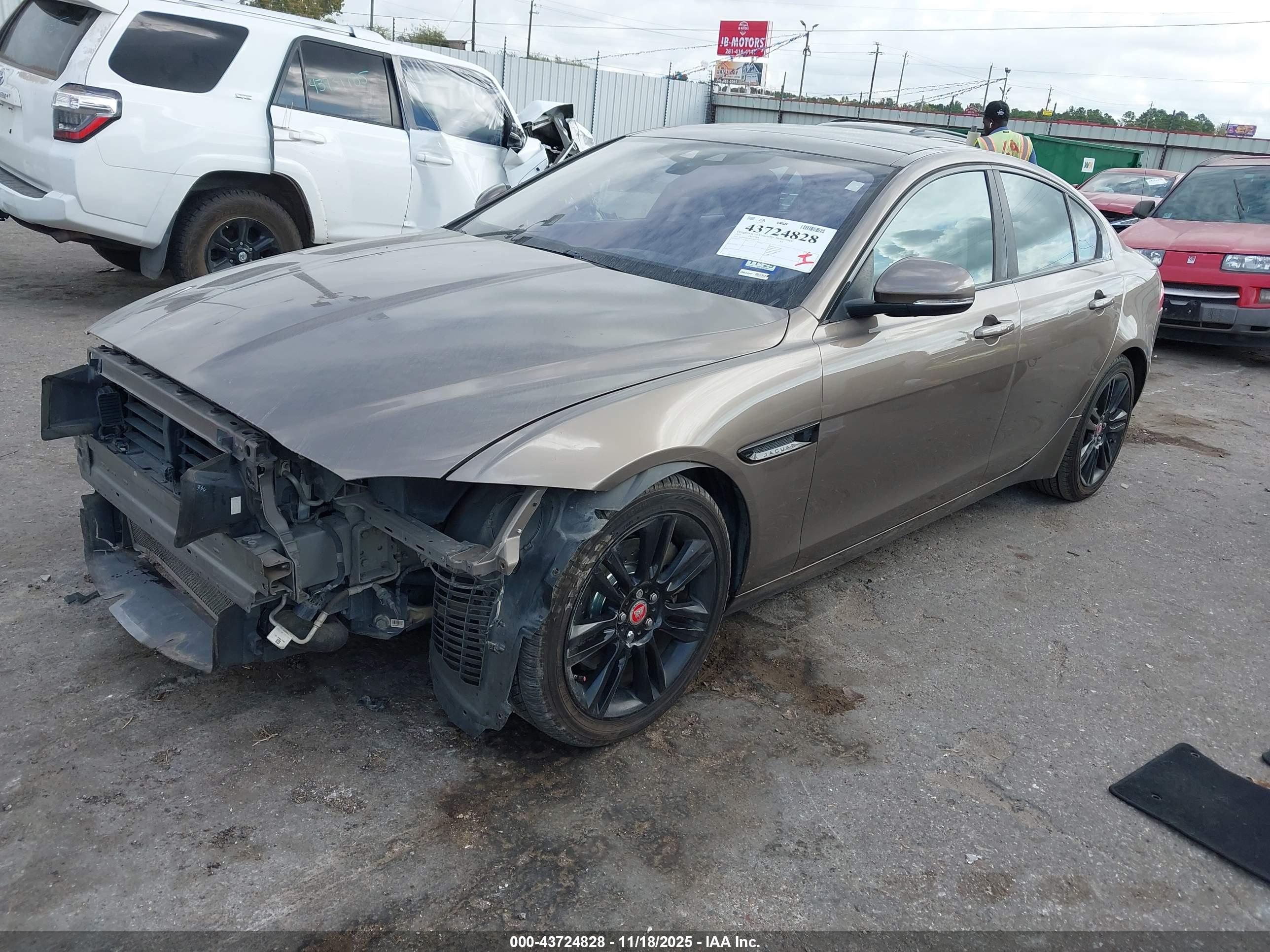 JAGUAR XE image 2
