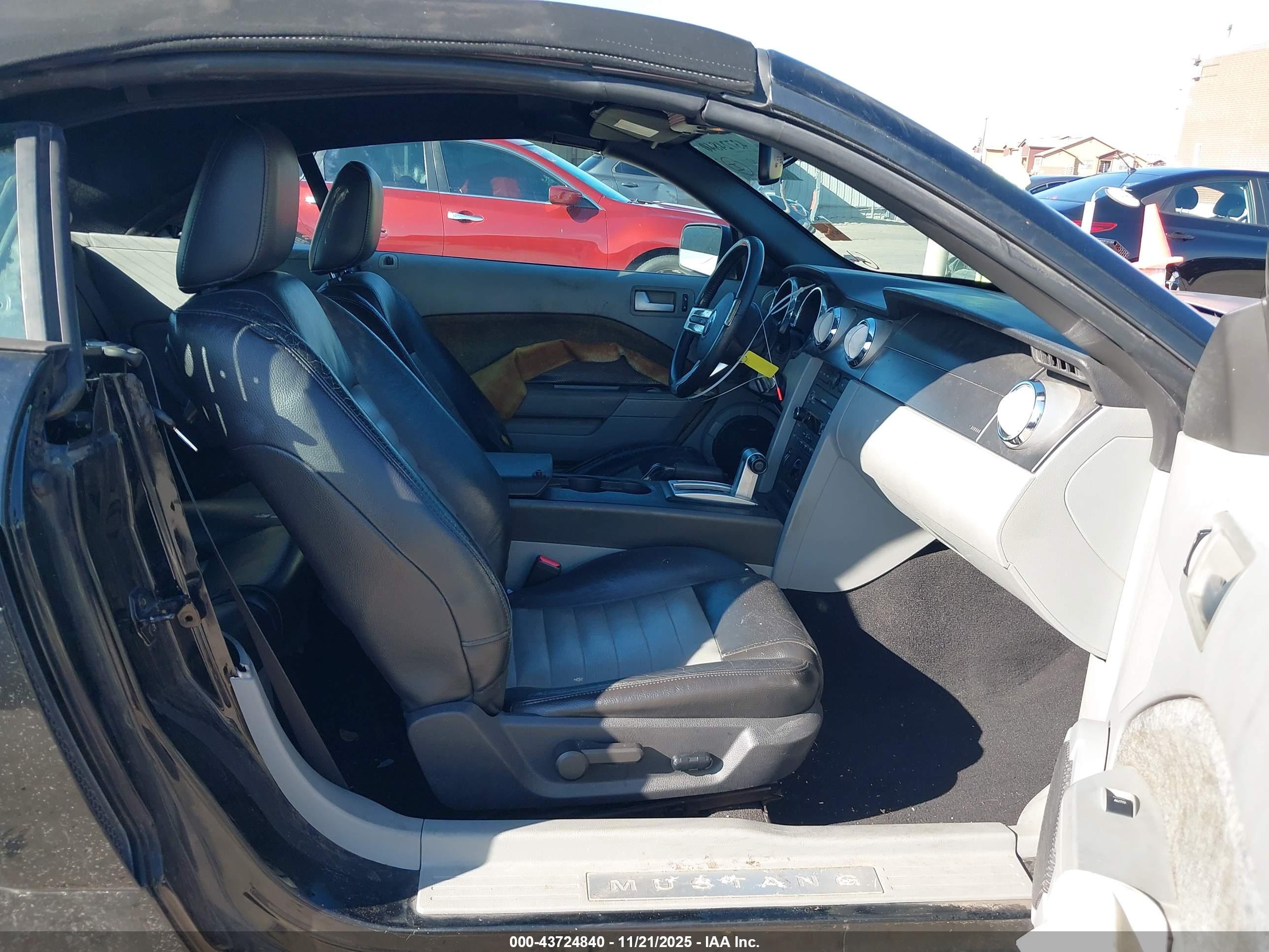FORD MUSTANG image 5