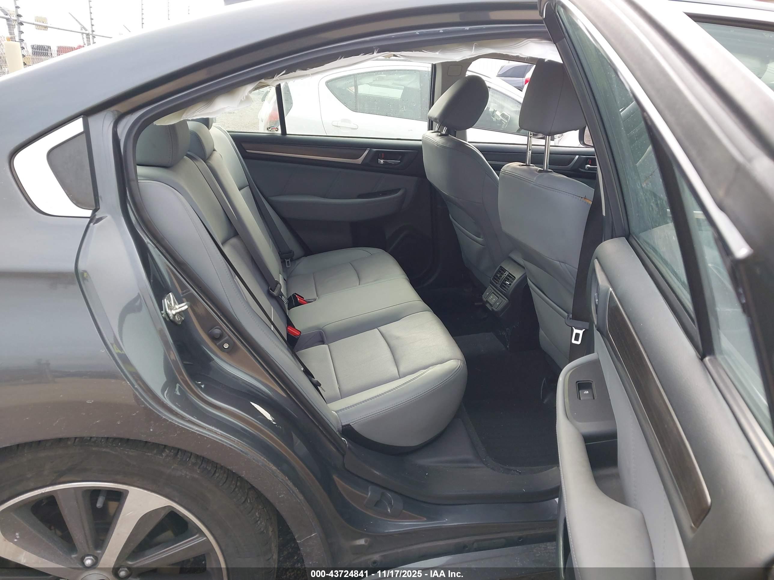 SUBARU LEGACY image 8