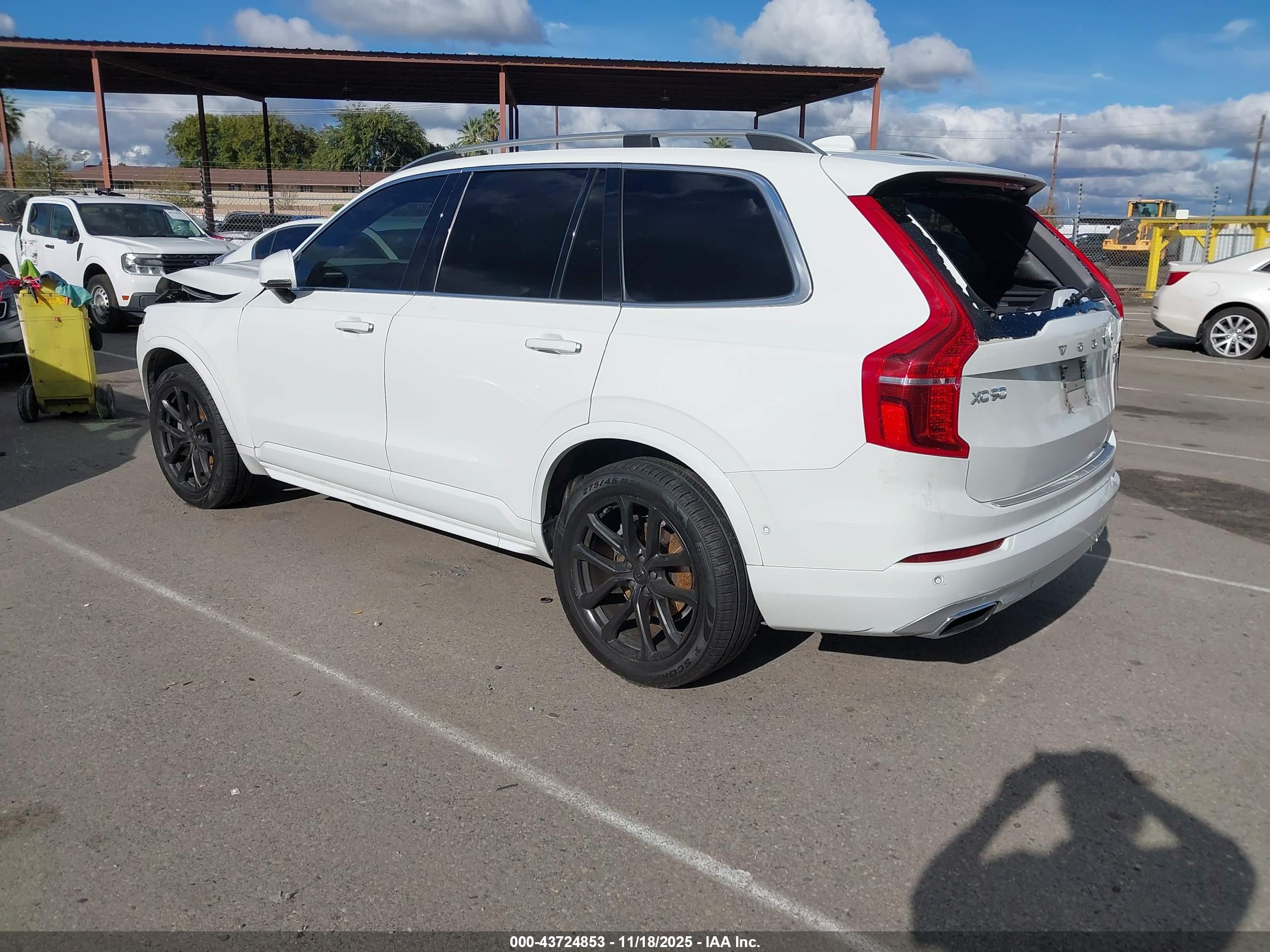 VOLVO XC90 image 3