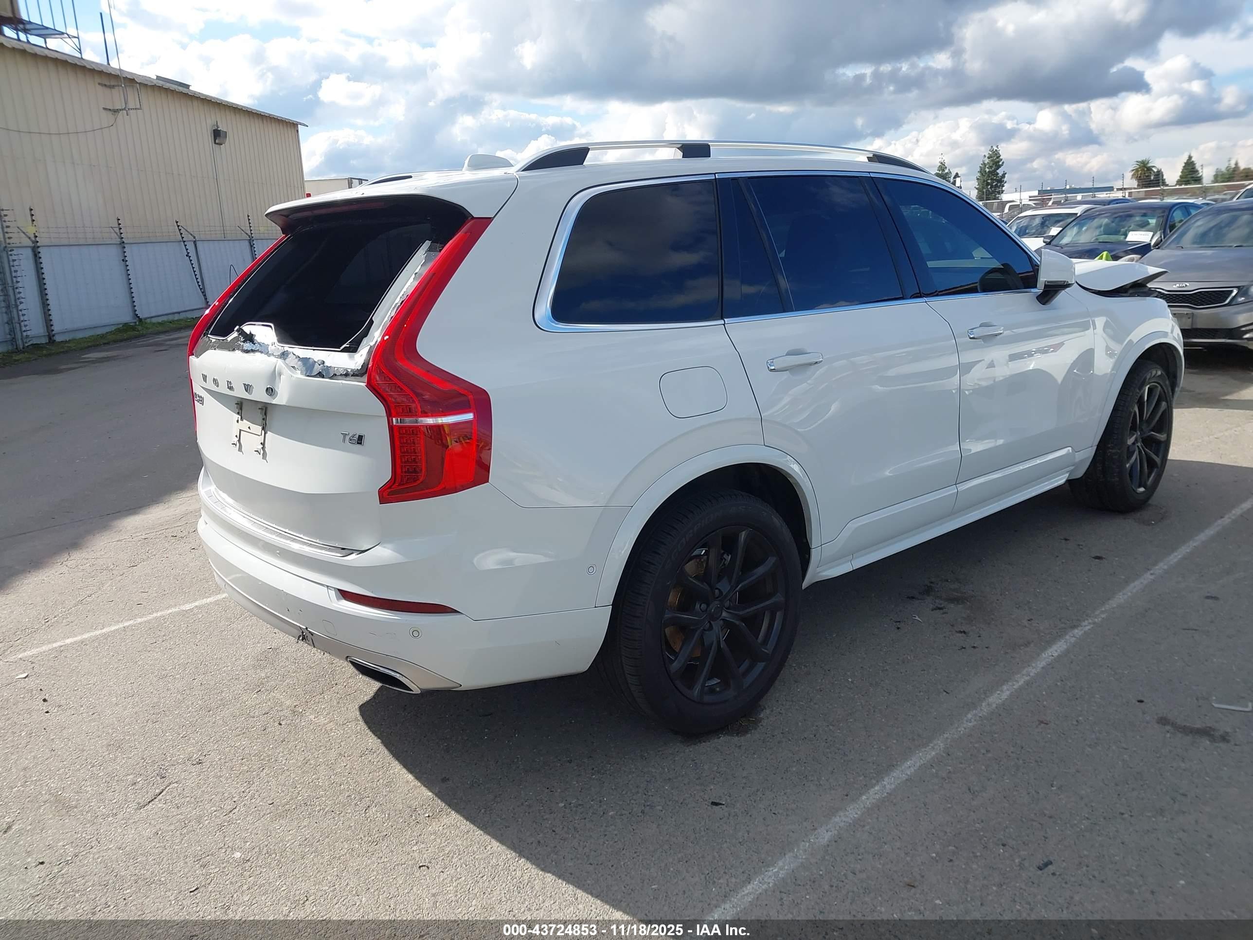 VOLVO XC90 image 4