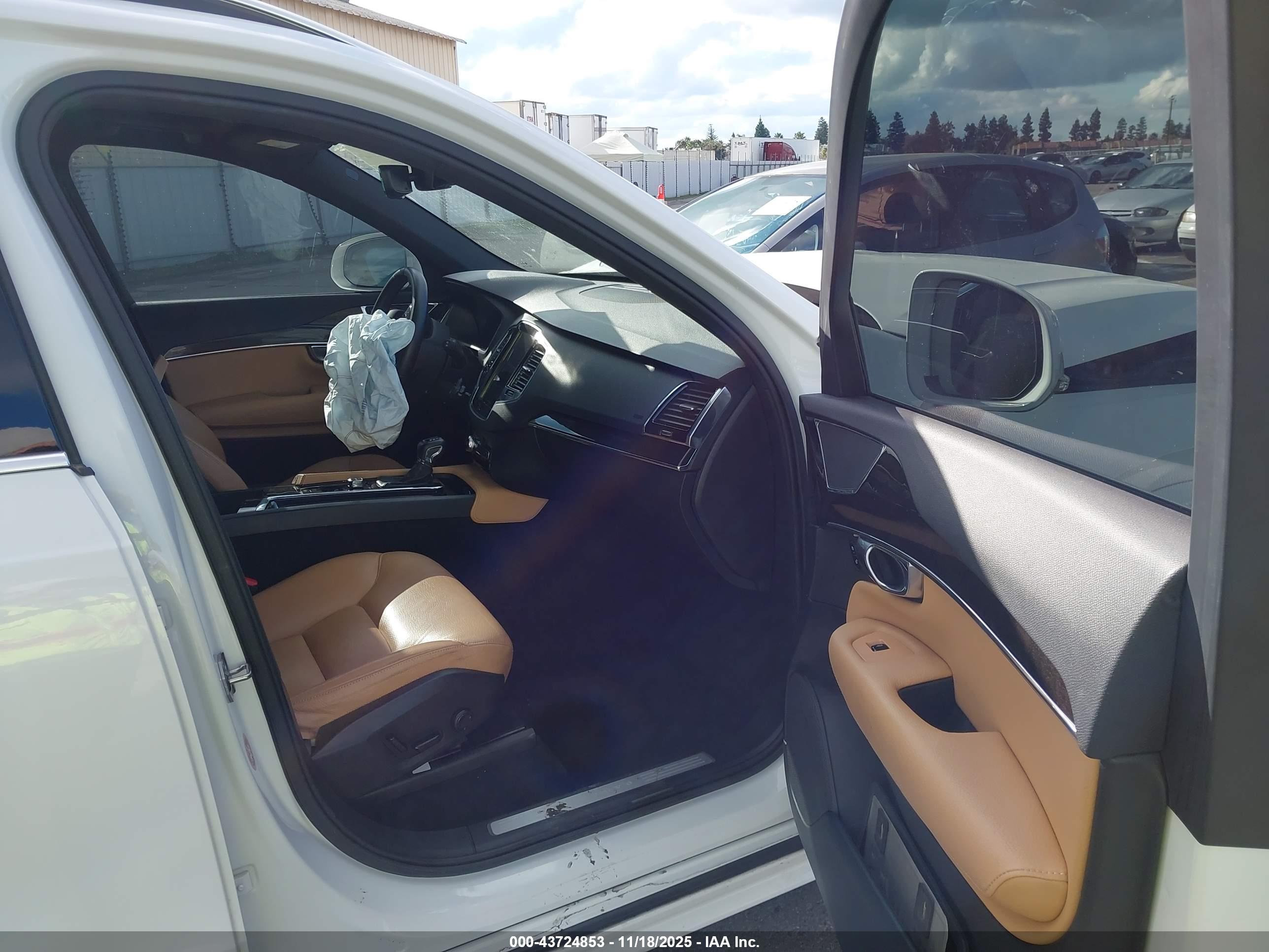VOLVO XC90 image 5