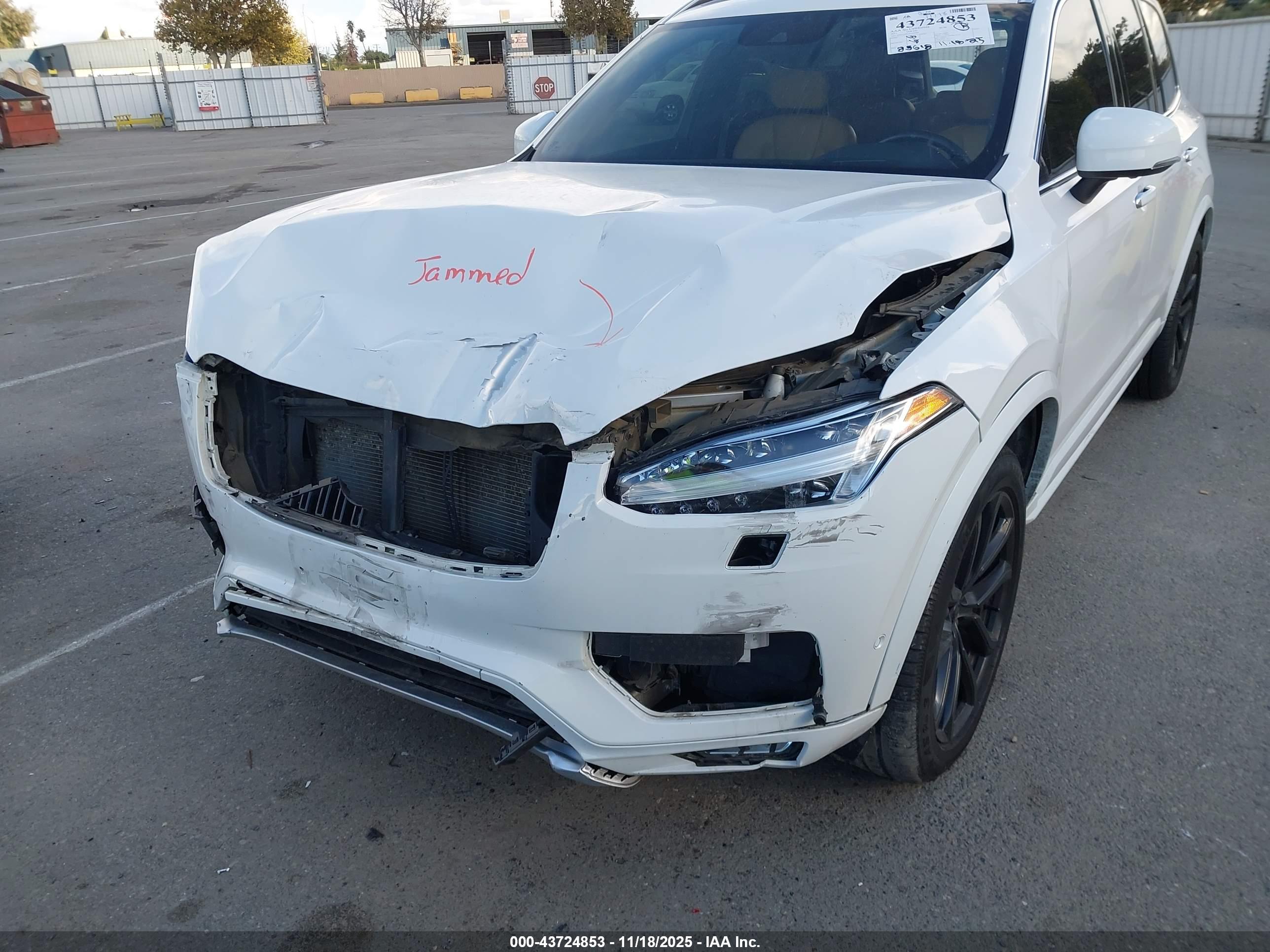 VOLVO XC90 image 6