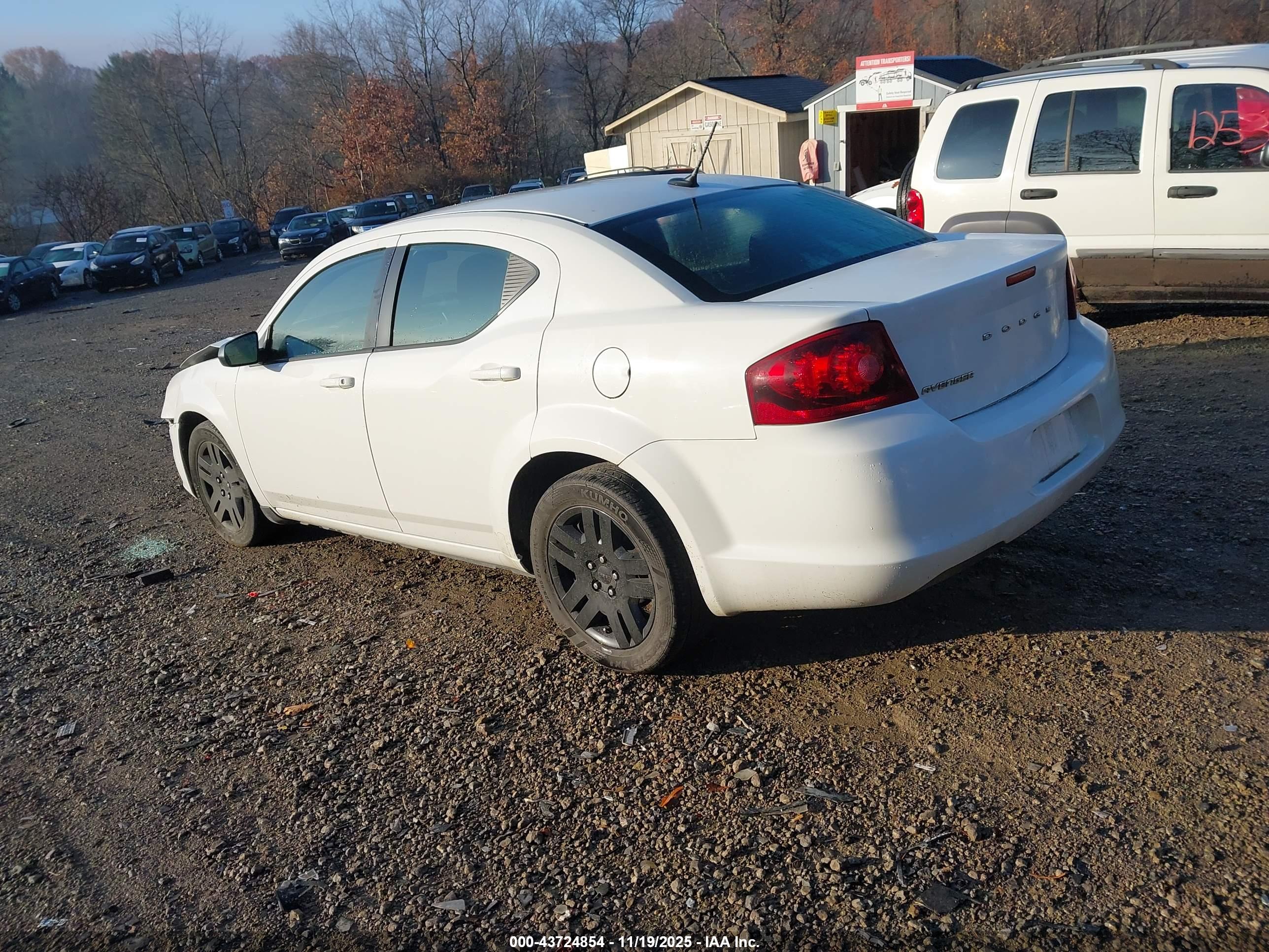 DODGE AVENGER image 3