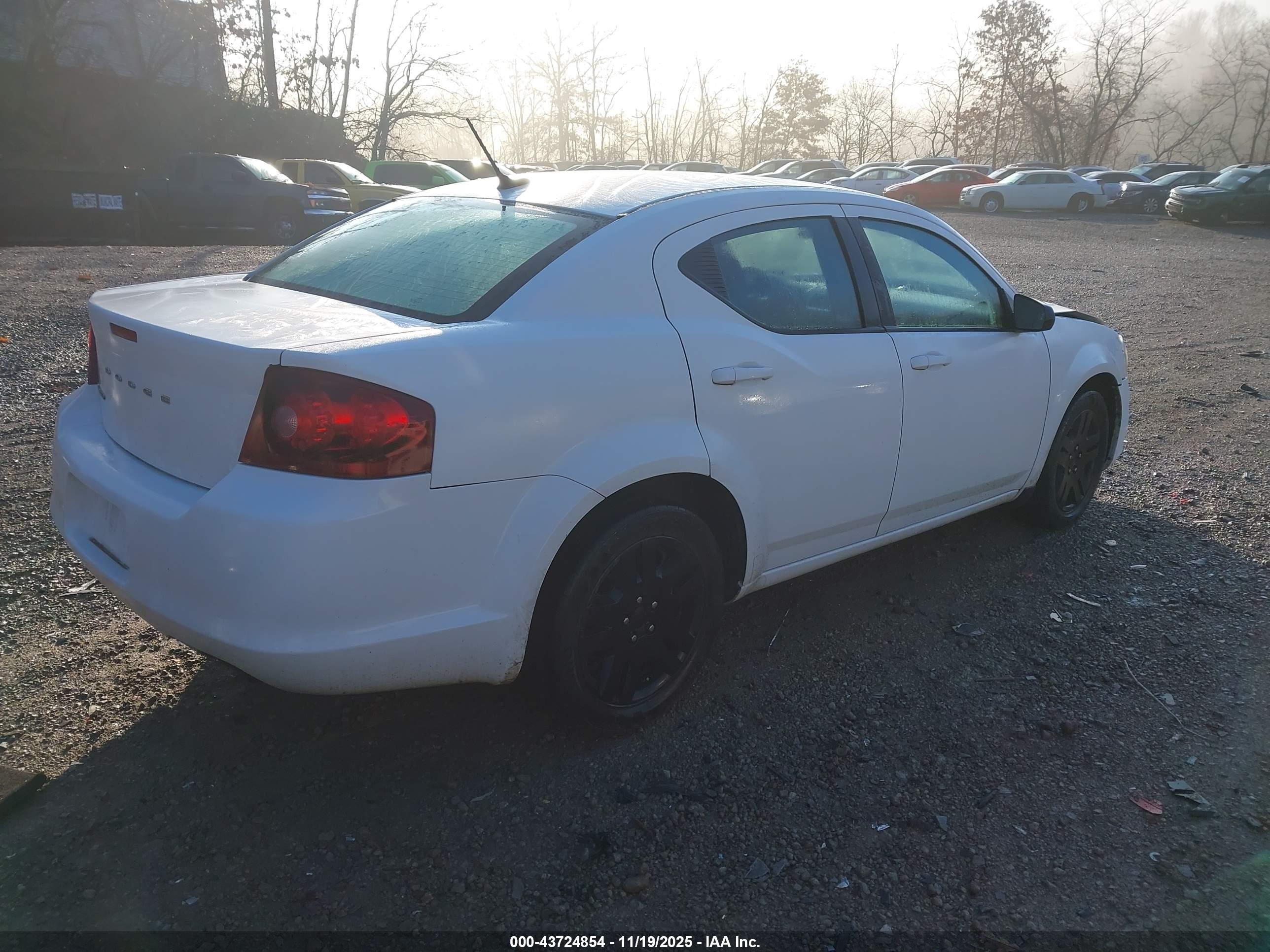 DODGE AVENGER image 4