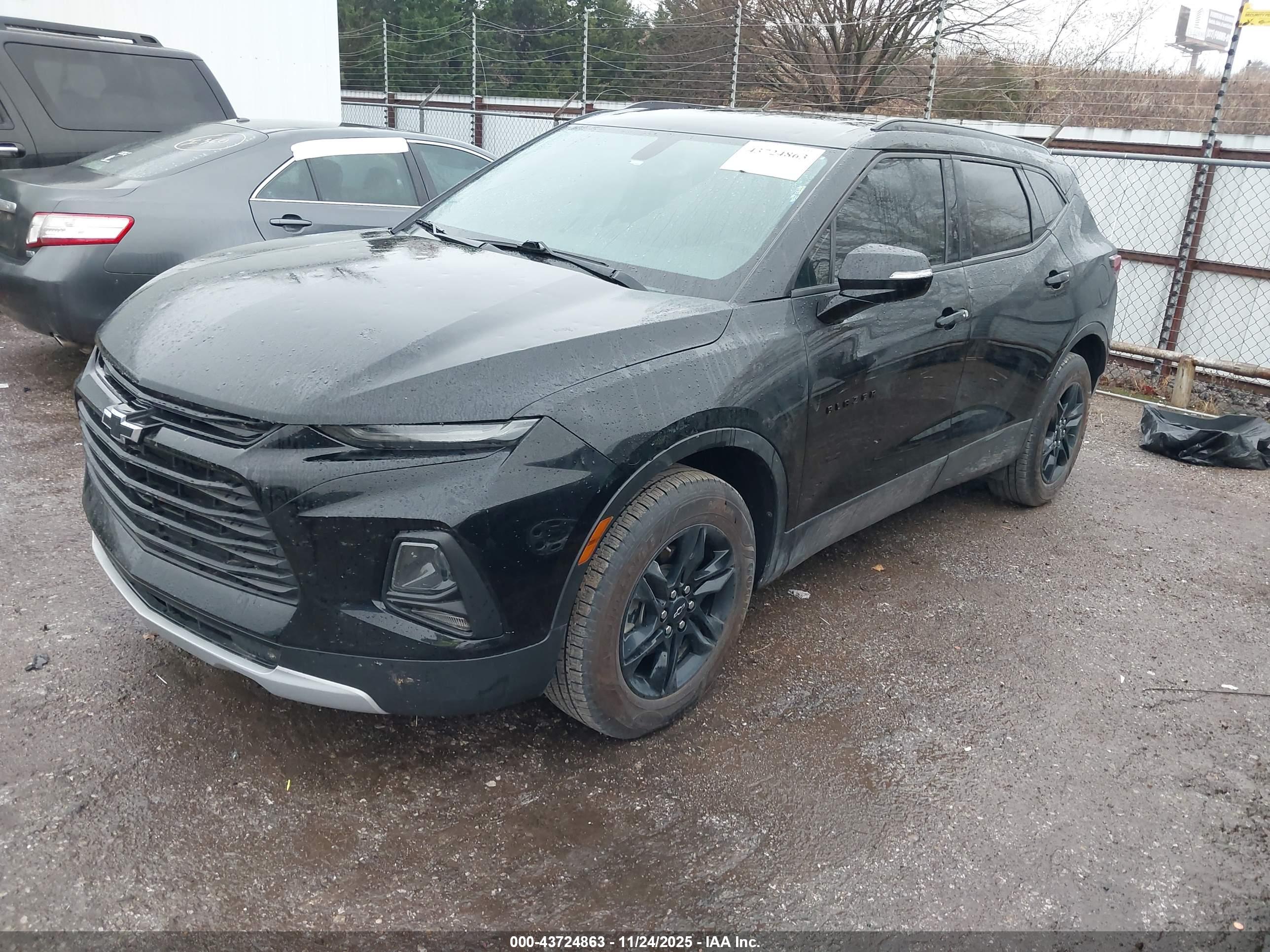 CHEVROLET BLAZER image 2