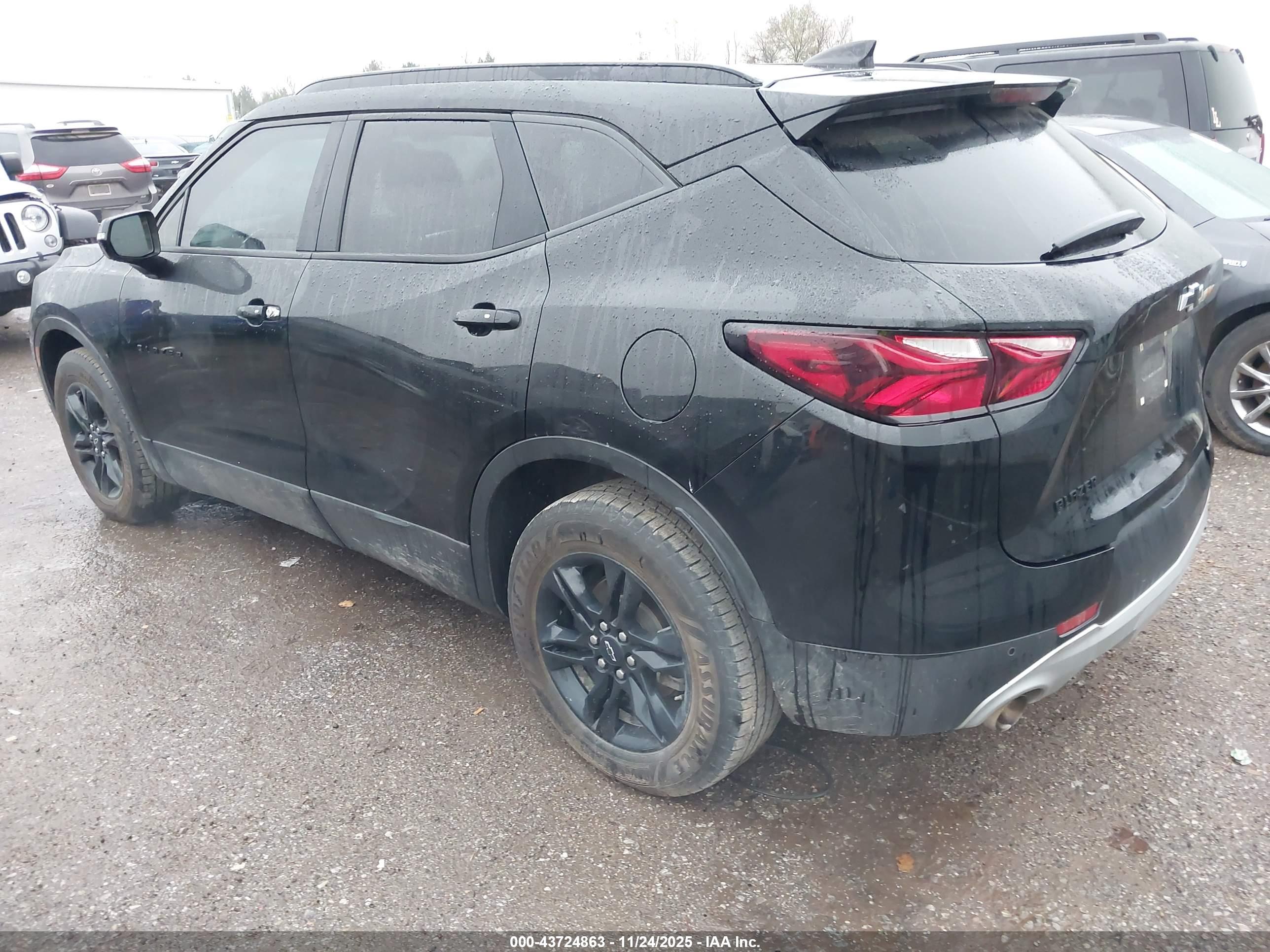 CHEVROLET BLAZER image 3