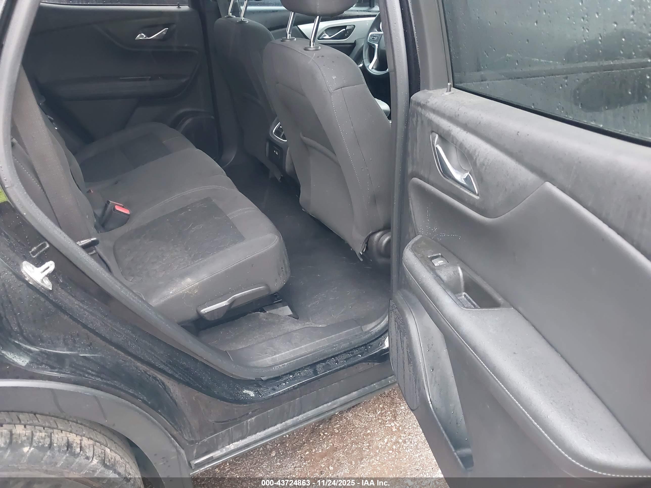 CHEVROLET BLAZER image 8