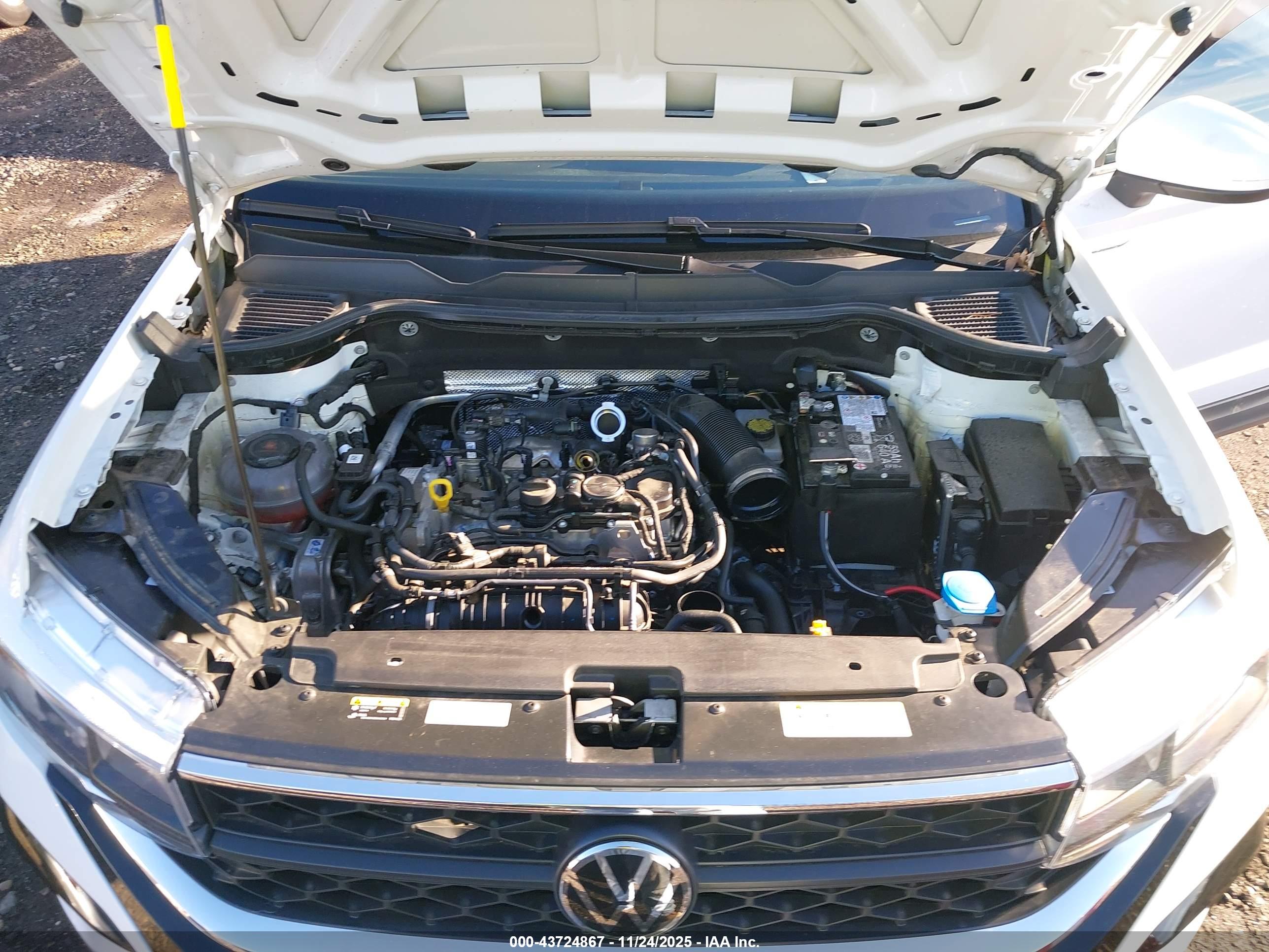 VOLKSWAGEN TAOS image 10