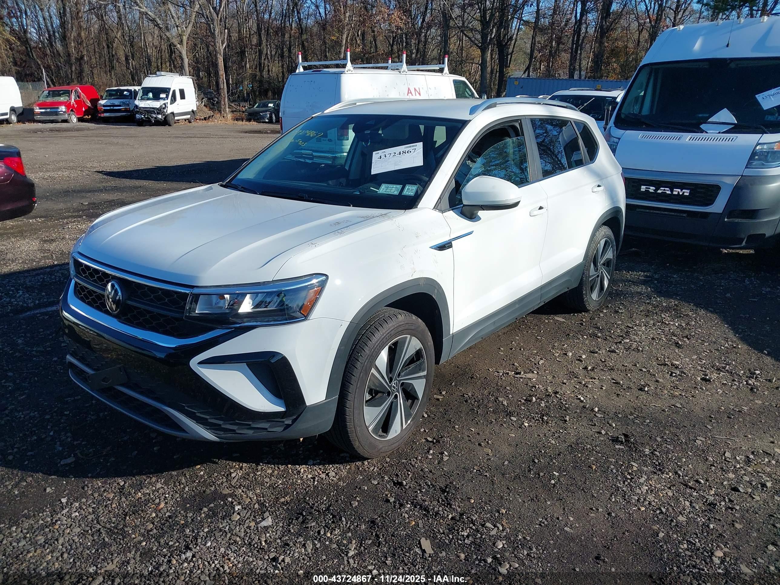 VOLKSWAGEN TAOS image 2