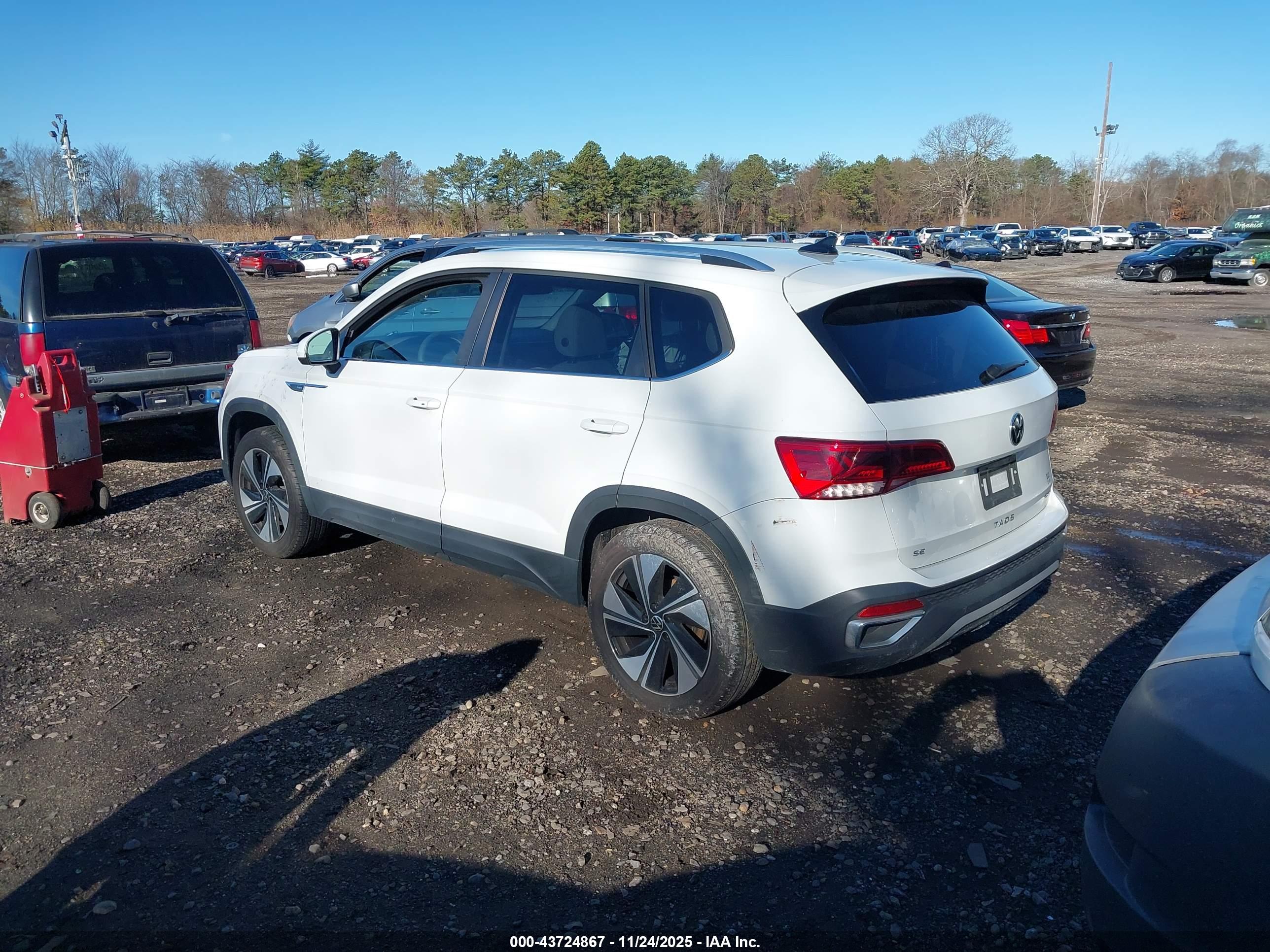 VOLKSWAGEN TAOS image 3