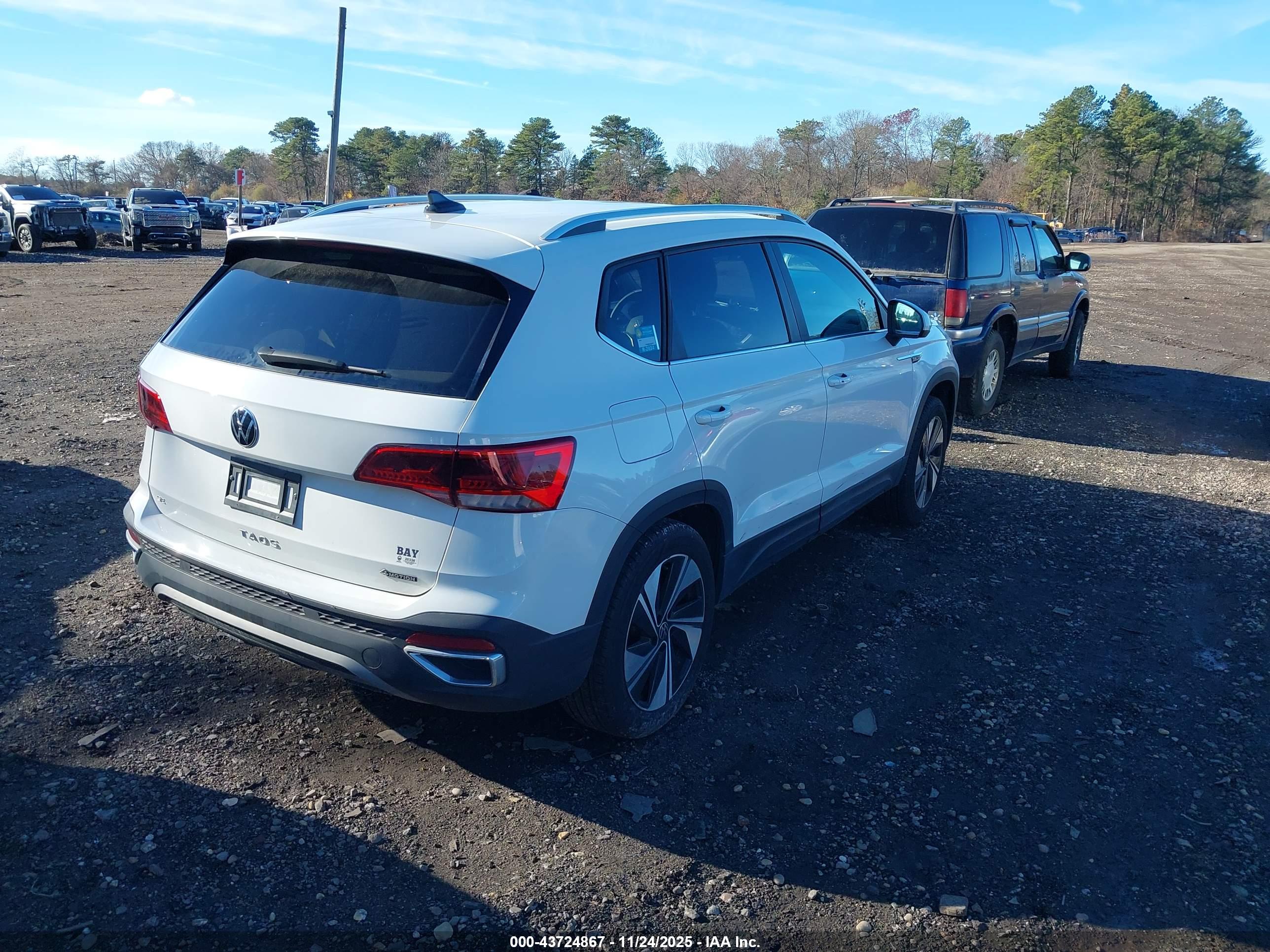 VOLKSWAGEN TAOS image 4